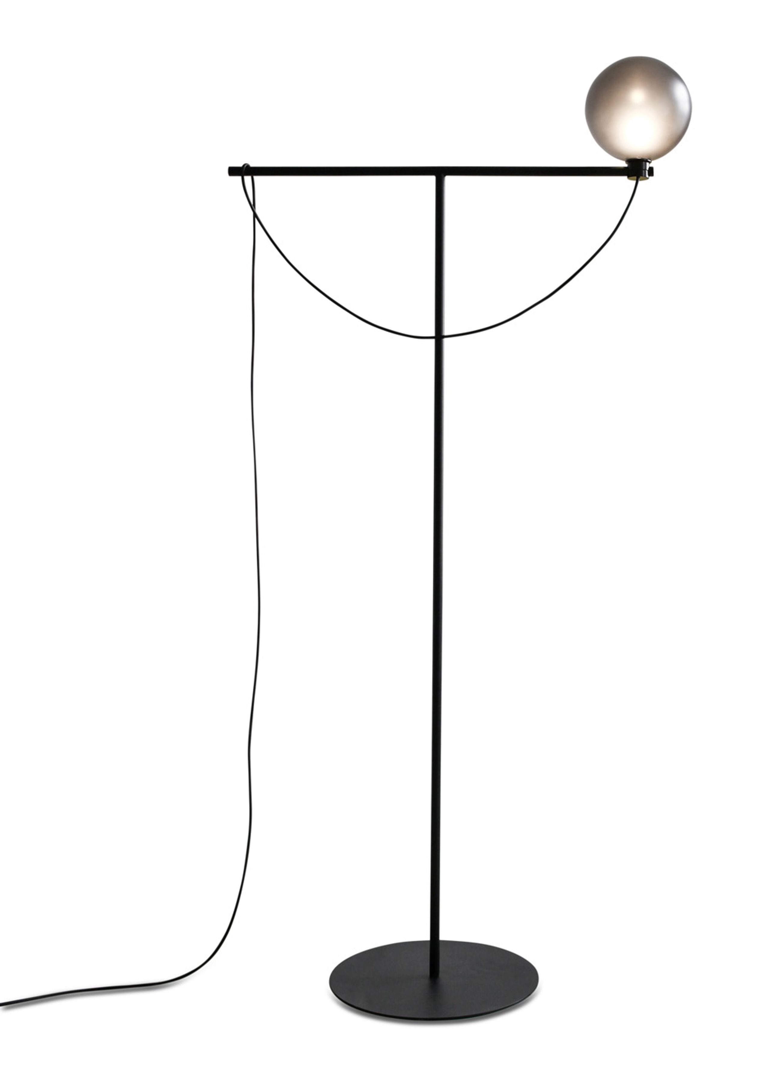 Handvärk - Stehlampe - Globe Floor Lamp - Black Powder Coated Steel - Smoked Glass