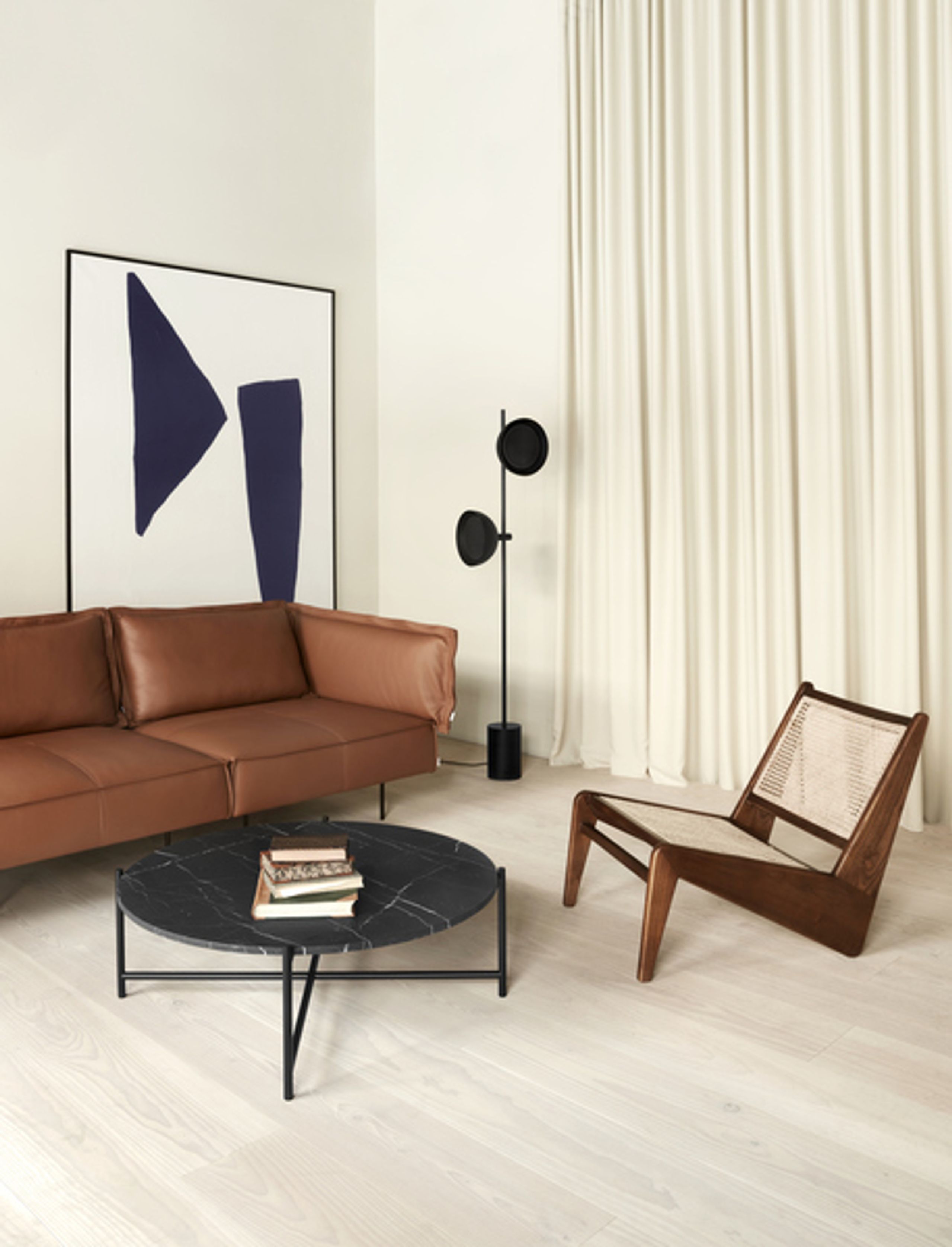 Handvärk - Gulvlampe - Studio Floor Lamp af Laura Bilde - Sort Fod - Sort Skærm