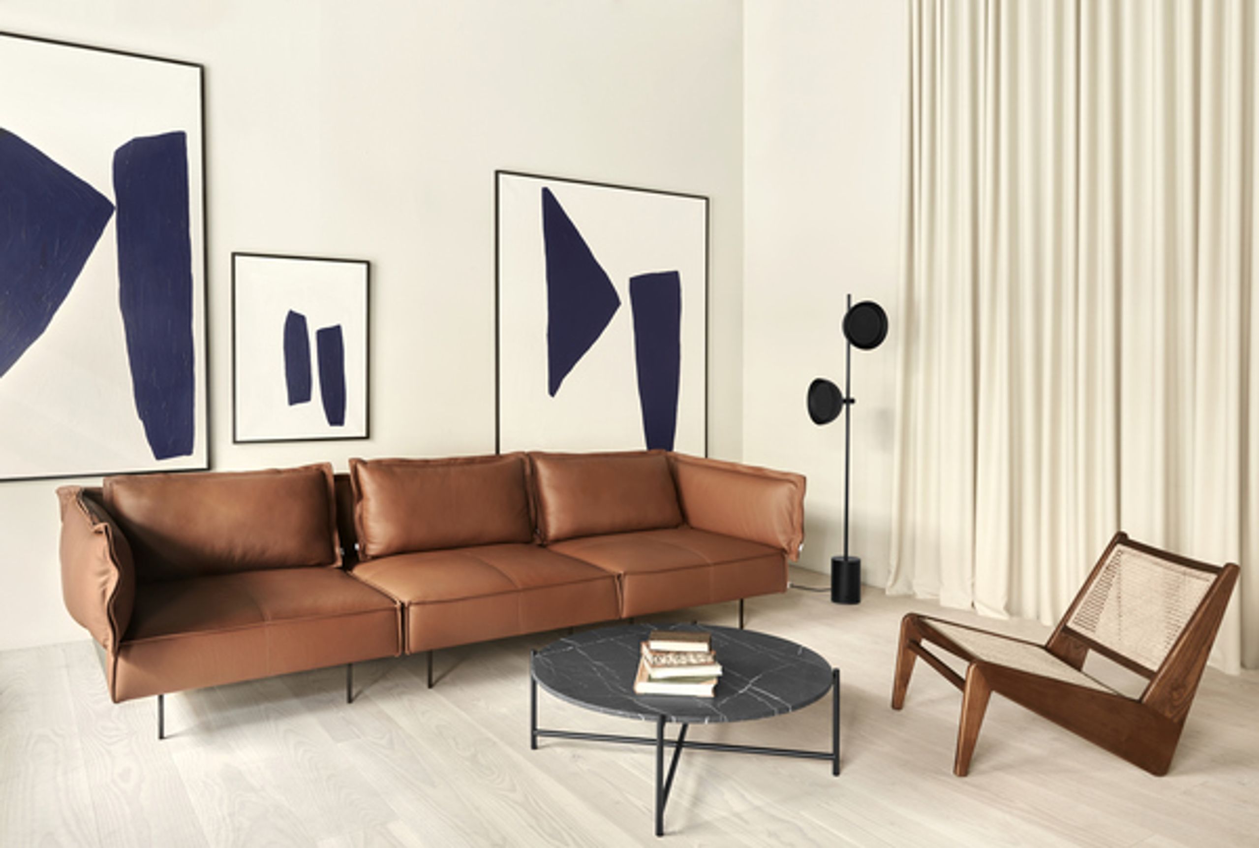 Handvärk - Gulvlampe - Studio Floor Lamp af Laura Bilde - Sort Fod - Sort Skærm