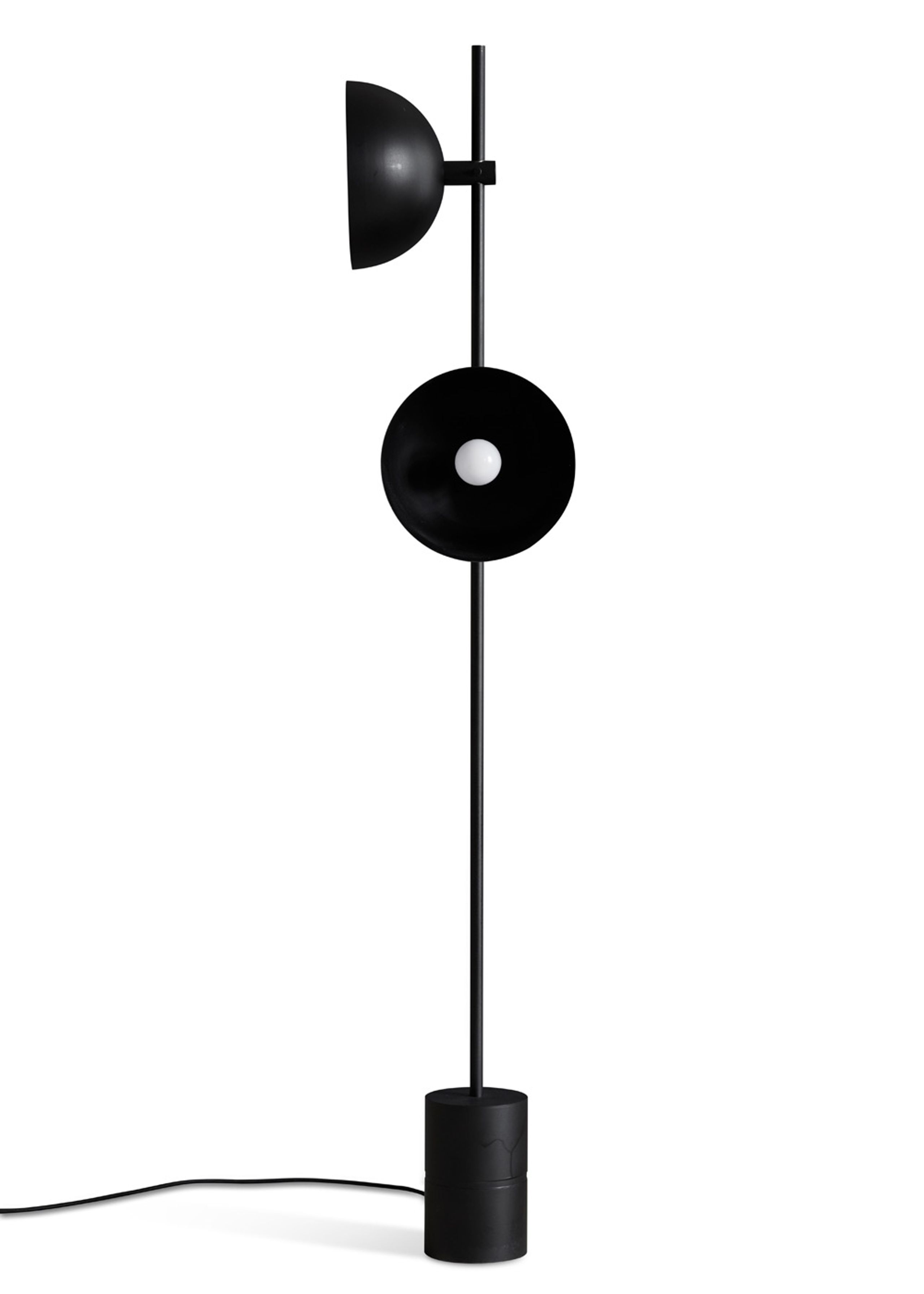 Handvärk - Gulvlampe - Studio Floor Lamp af Laura Bilde - Sort Fod - Sort Skærm