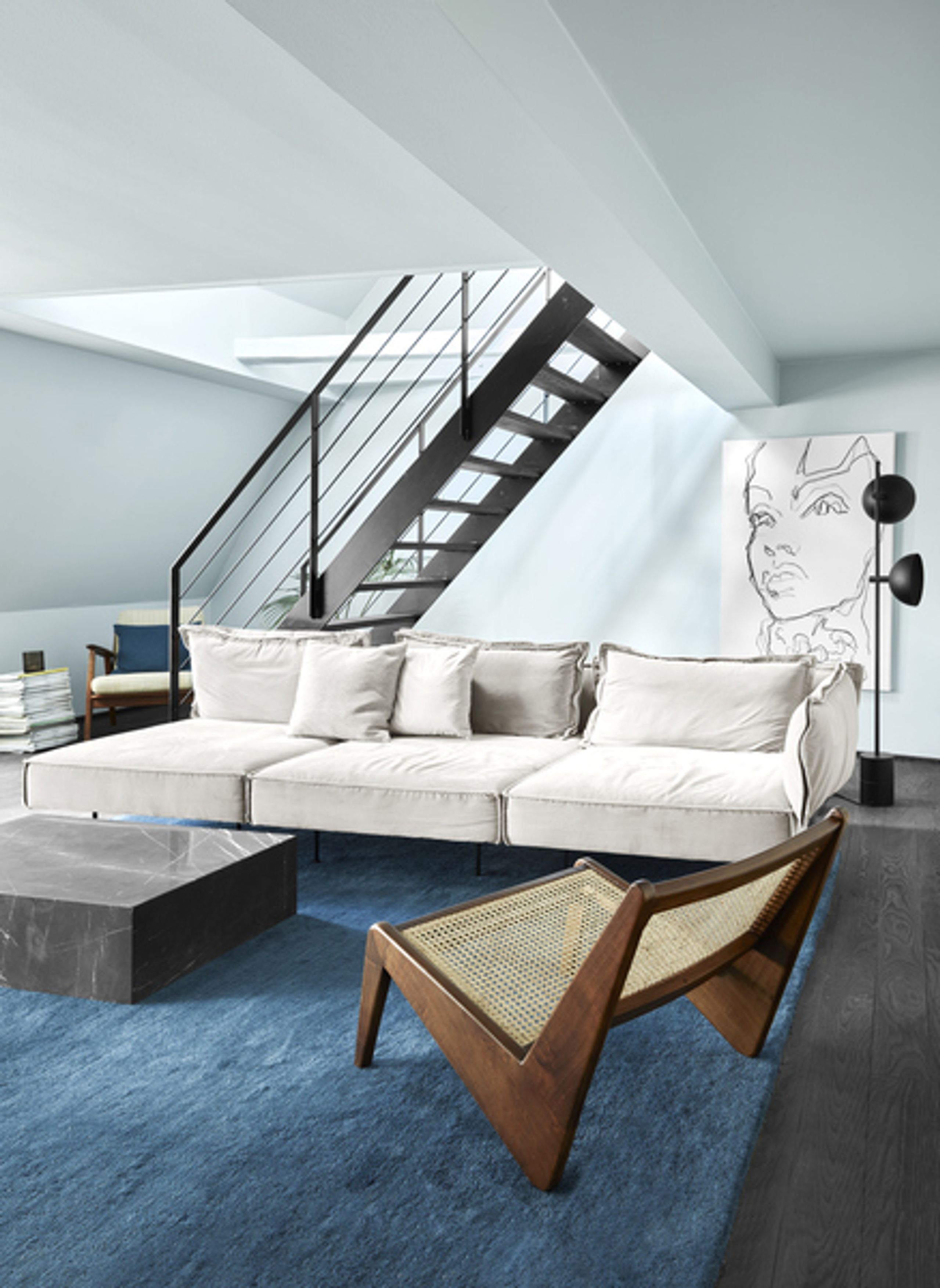 Handvärk - Stehlampe - Studio Floor Lamp by Laura Bilde - Black / Brass Base - Black Shade