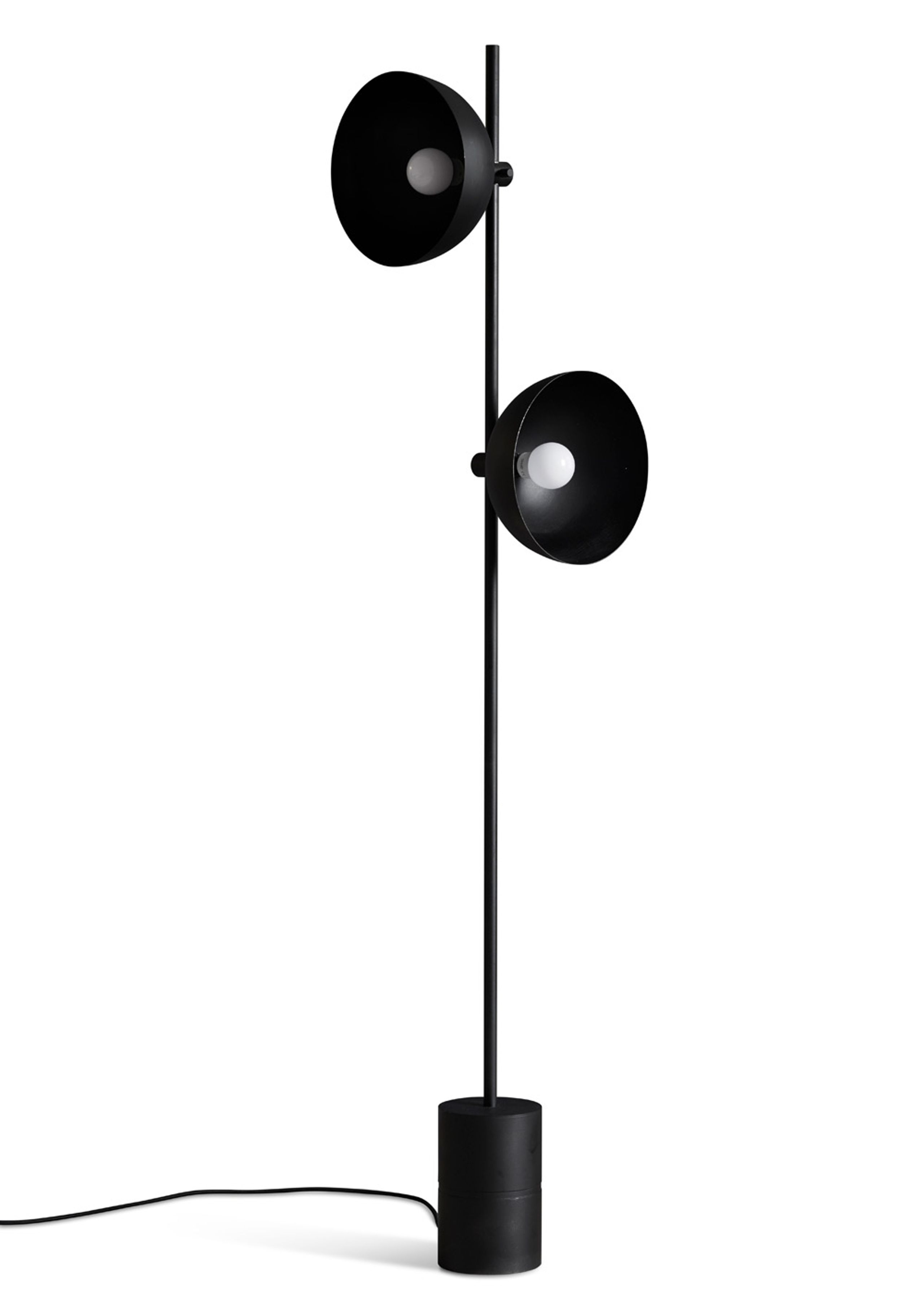 Handvärk - Gulvlampe - Studio Floor Lamp af Laura Bilde - Sort Fod - Sort Skærm