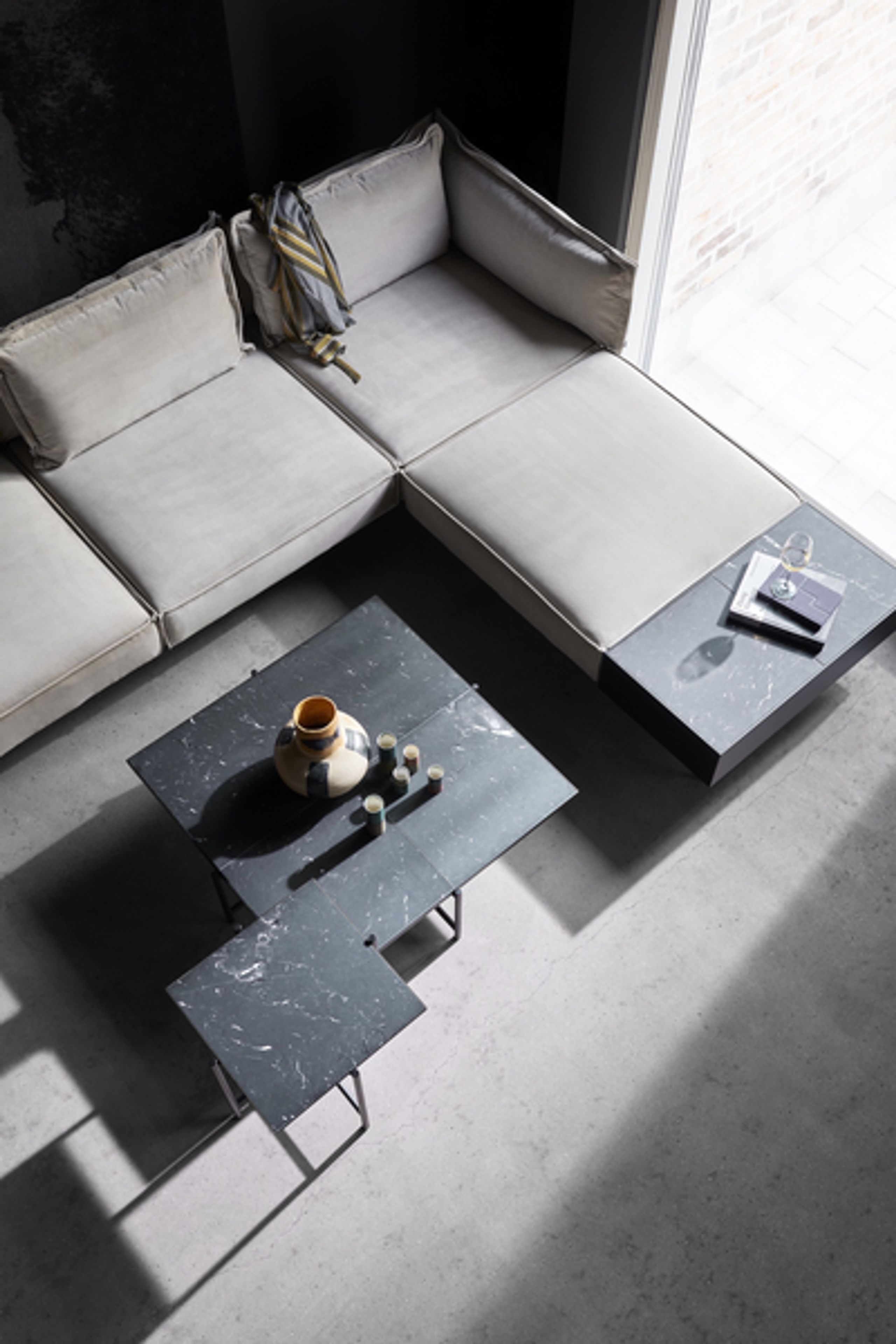 Handvärk - Kaffebord - Coffee Table 90 af Emil Thorup - Rustfrit Stål - Statuario / Hvidt Marmor