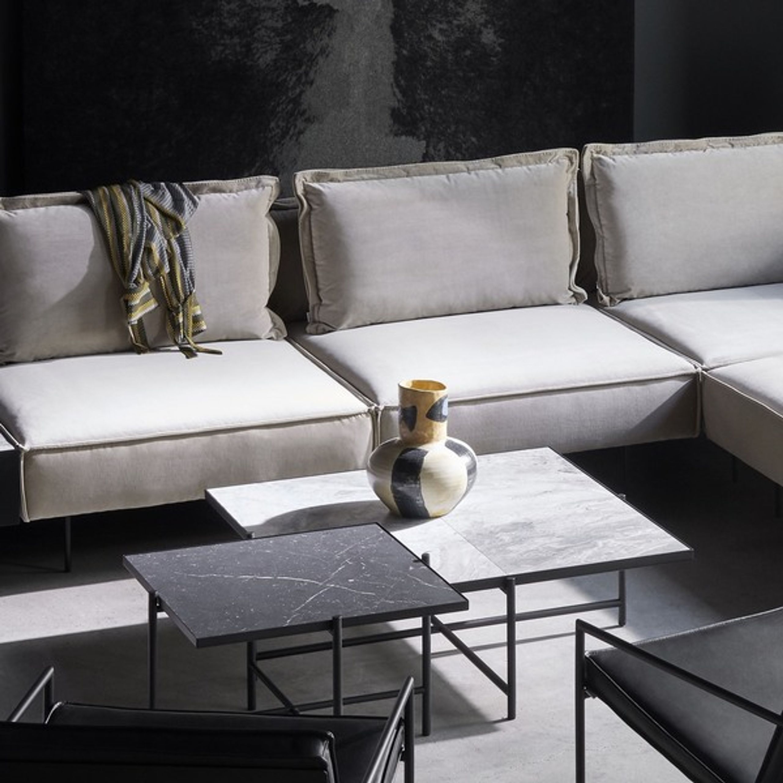 Handvärk - Kaffebord - Coffee Table 90 af Emil Thorup - Rustfrit Stål - Statuario / Hvidt Marmor