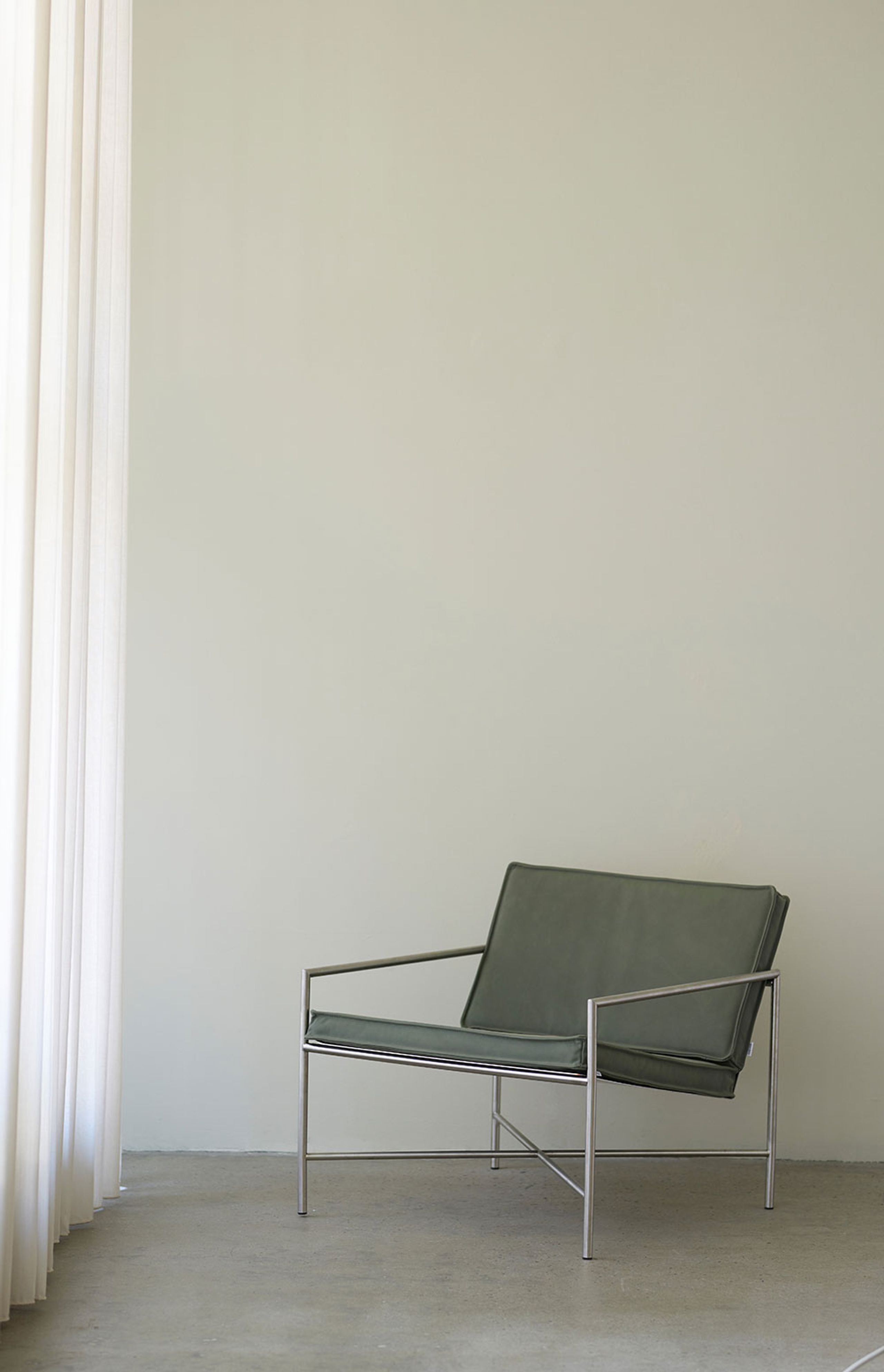 Handvärk - Lænestol - Lounge Chair af Emil Thorup - Black / Black Leather