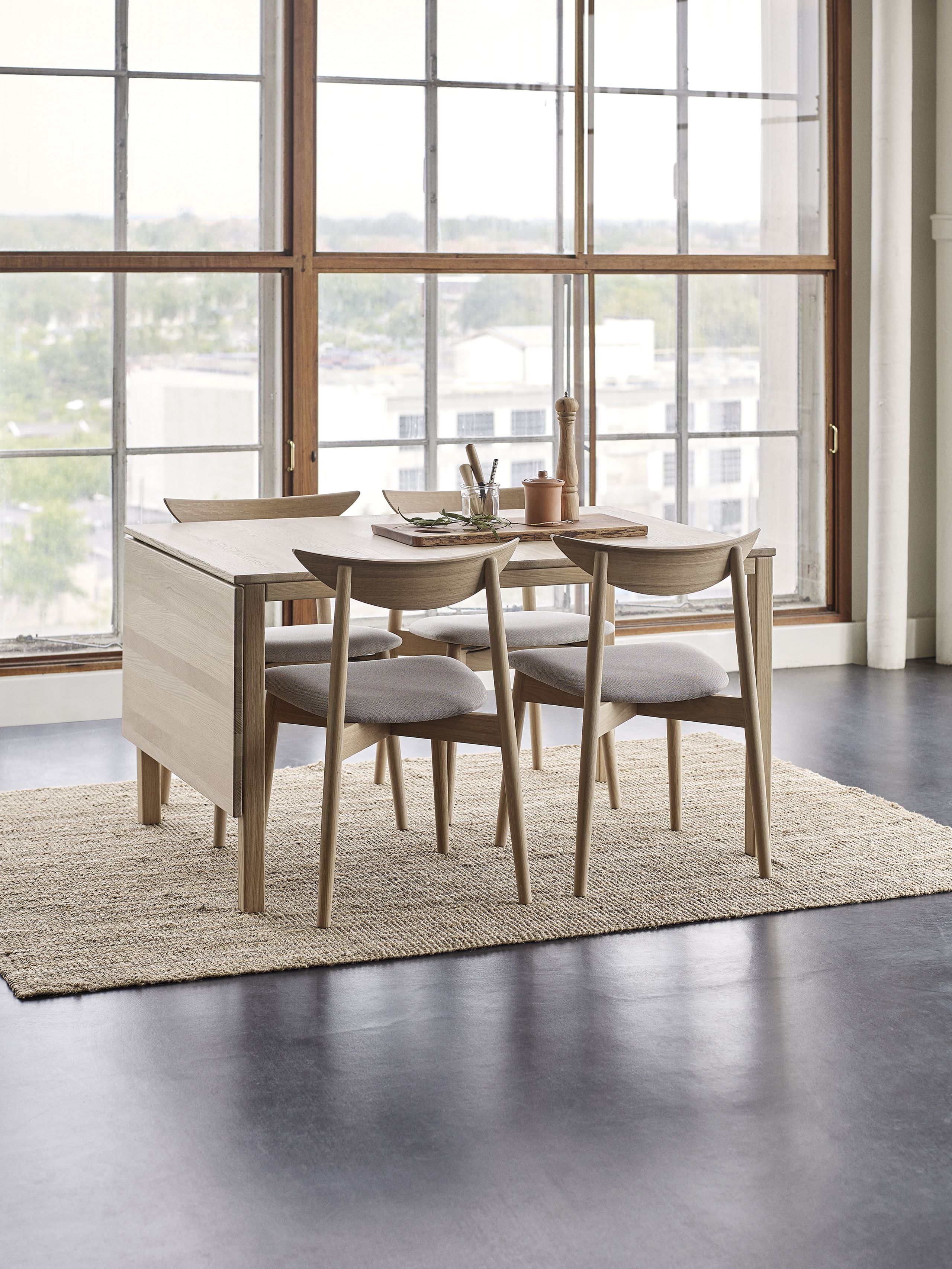 Haslev Møbelsnedkeri - Matbord - Klassik Dining Table - White Oiled Oak w/1 Leaf