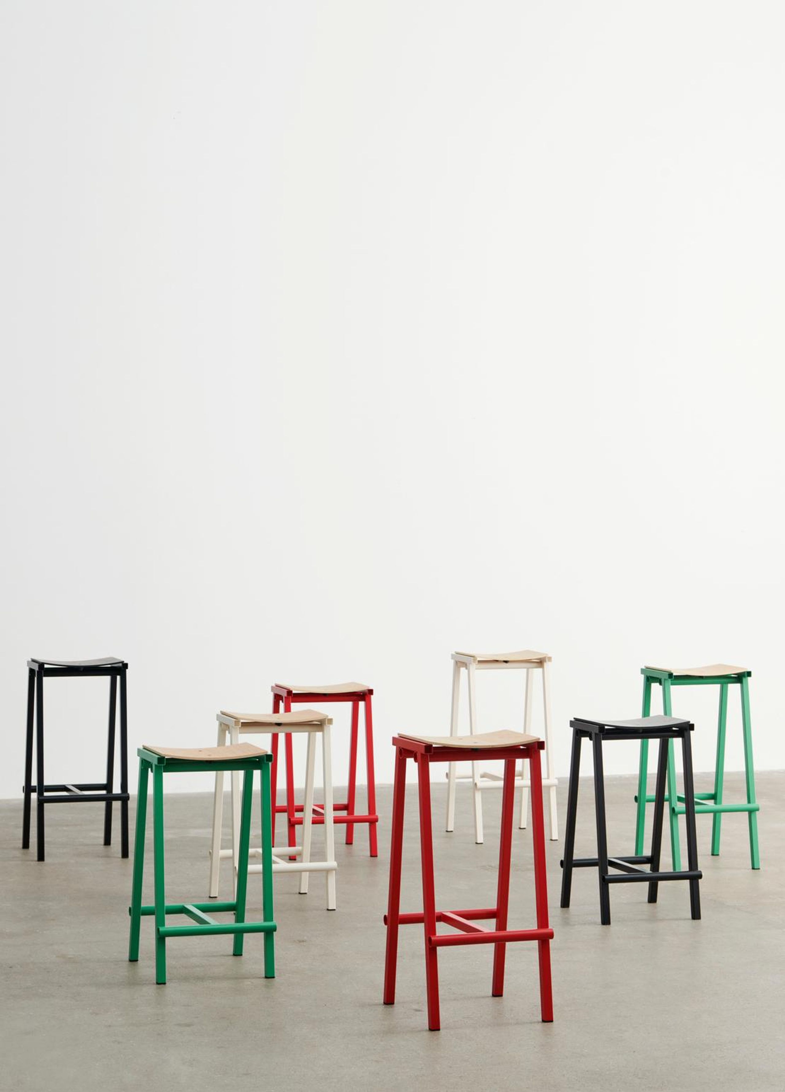 HAY - Tabouret de bar - Taburete 8 Bar Stool - Signal Red / Oak Veneer - Low