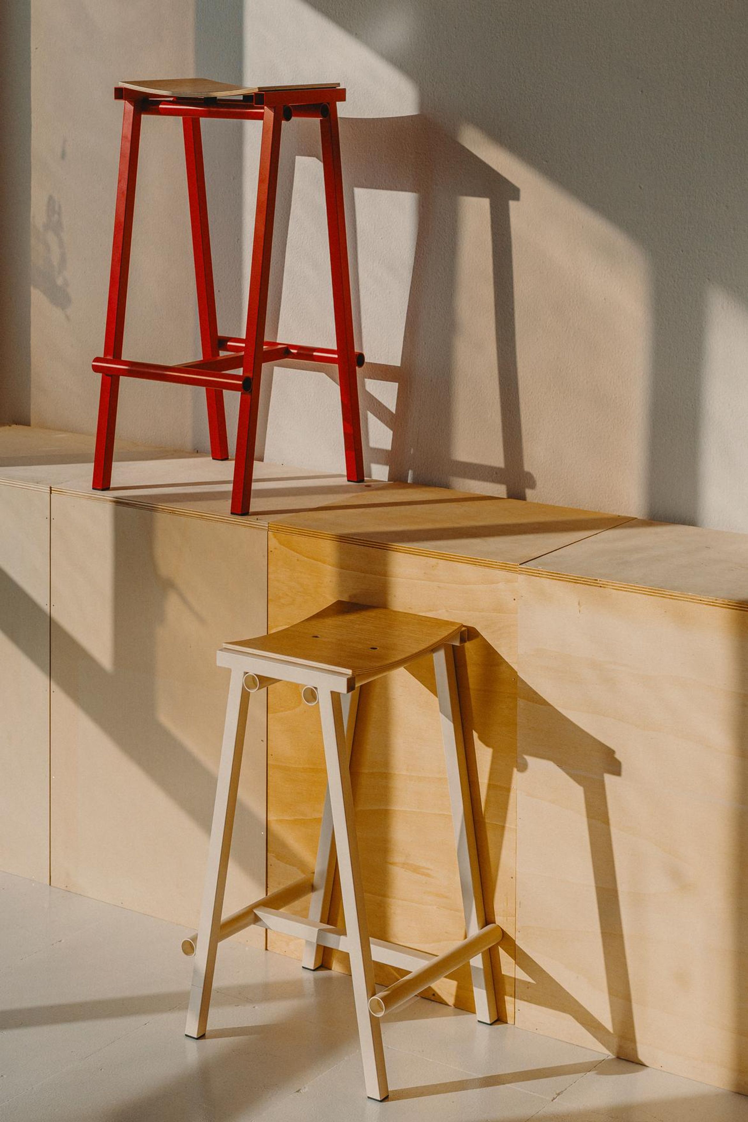 HAY - Tabouret de bar - Taburete 8 Bar Stool - Signal Red / Oak Veneer - Low