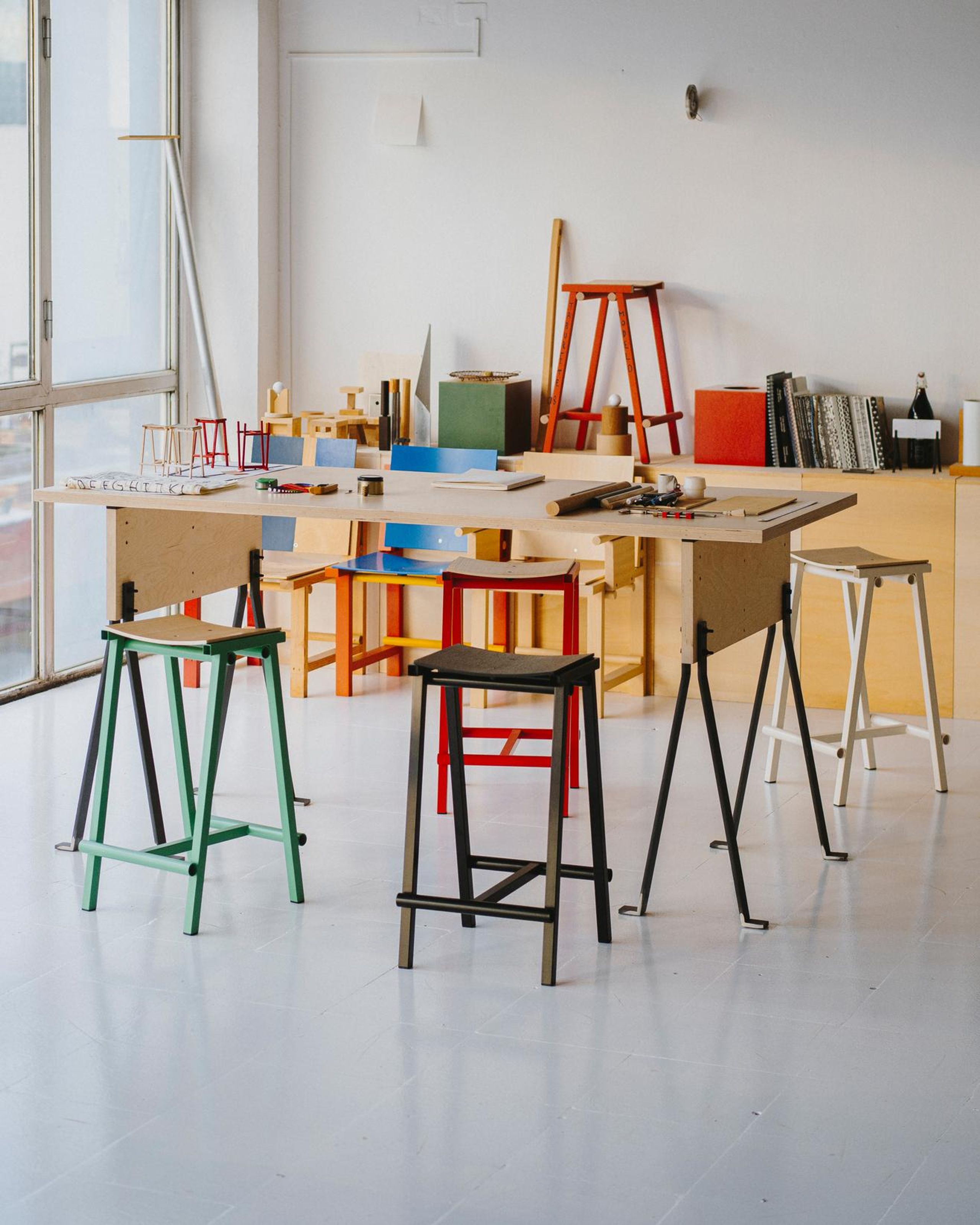 HAY - Tabouret de bar - Taburete 8 Bar Stool - Signal Red / Oak Veneer - Low