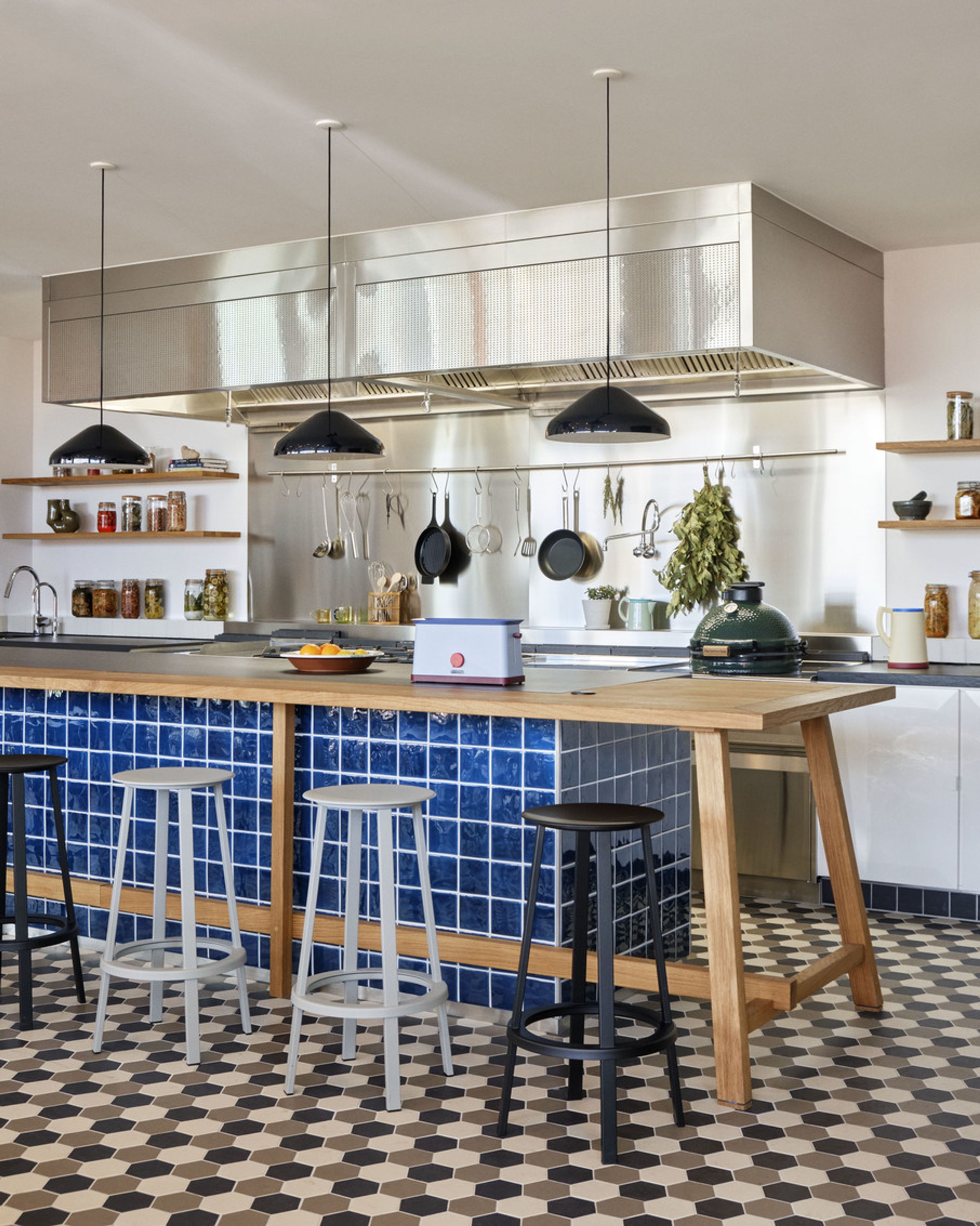 HAY - Bar stool - REVOLVER Bar Stool - Low - Lava Red