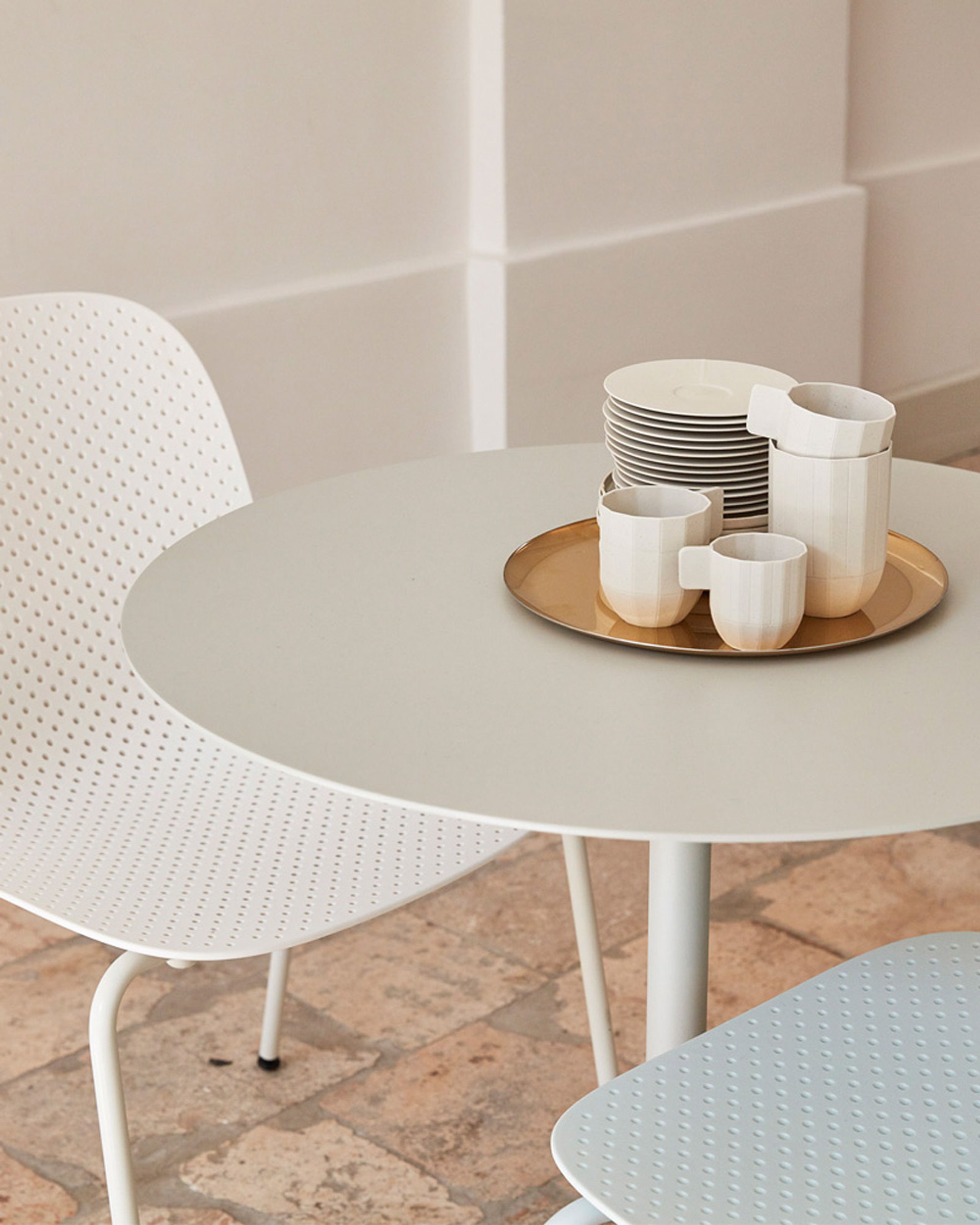 HAY - Bord - Terrazzo - Sky Grey Powder Coated Steel / Terrazzo Red