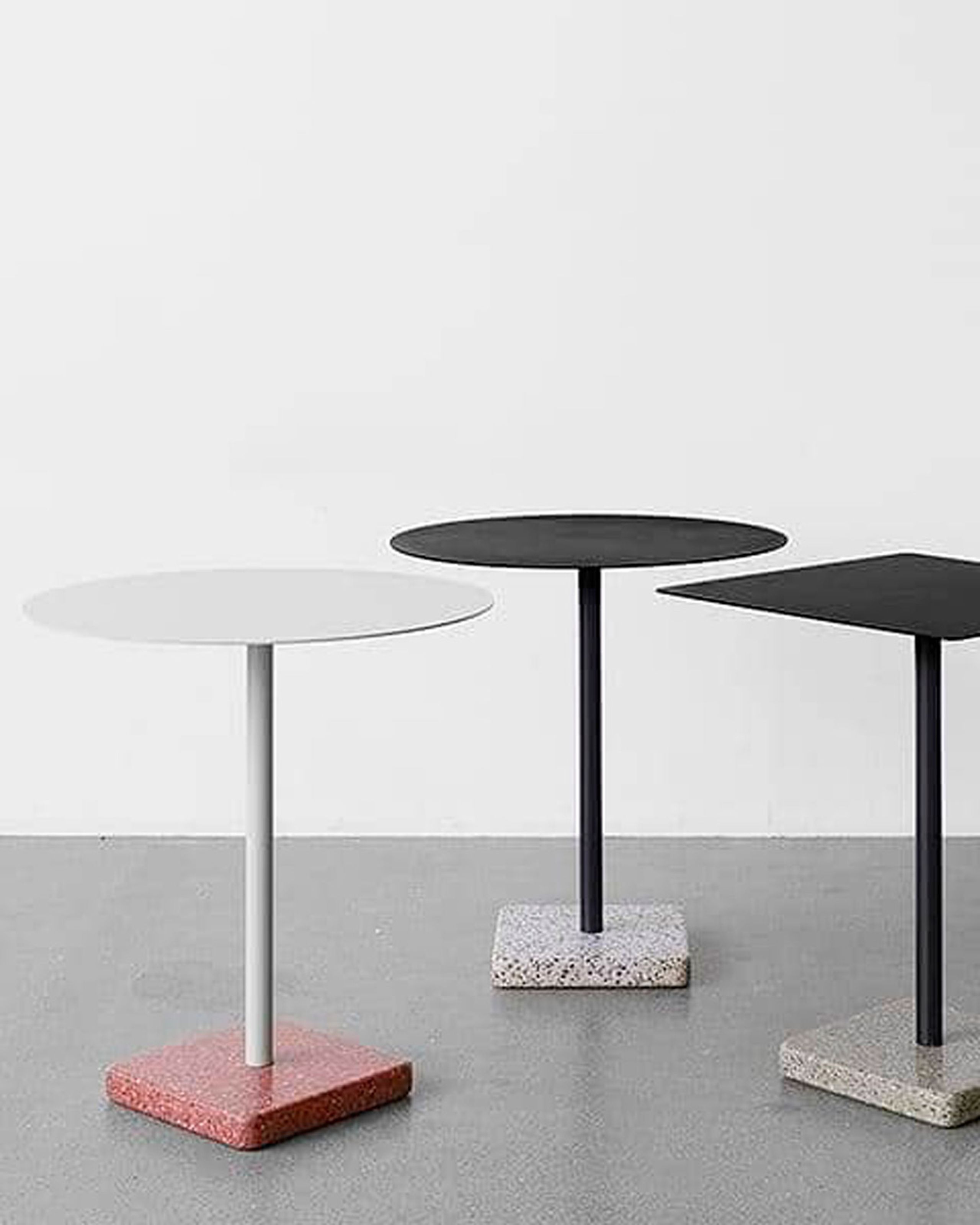 HAY - Bord - Terrazzo - Sky Grey Powder Coated Steel / Terrazzo Red