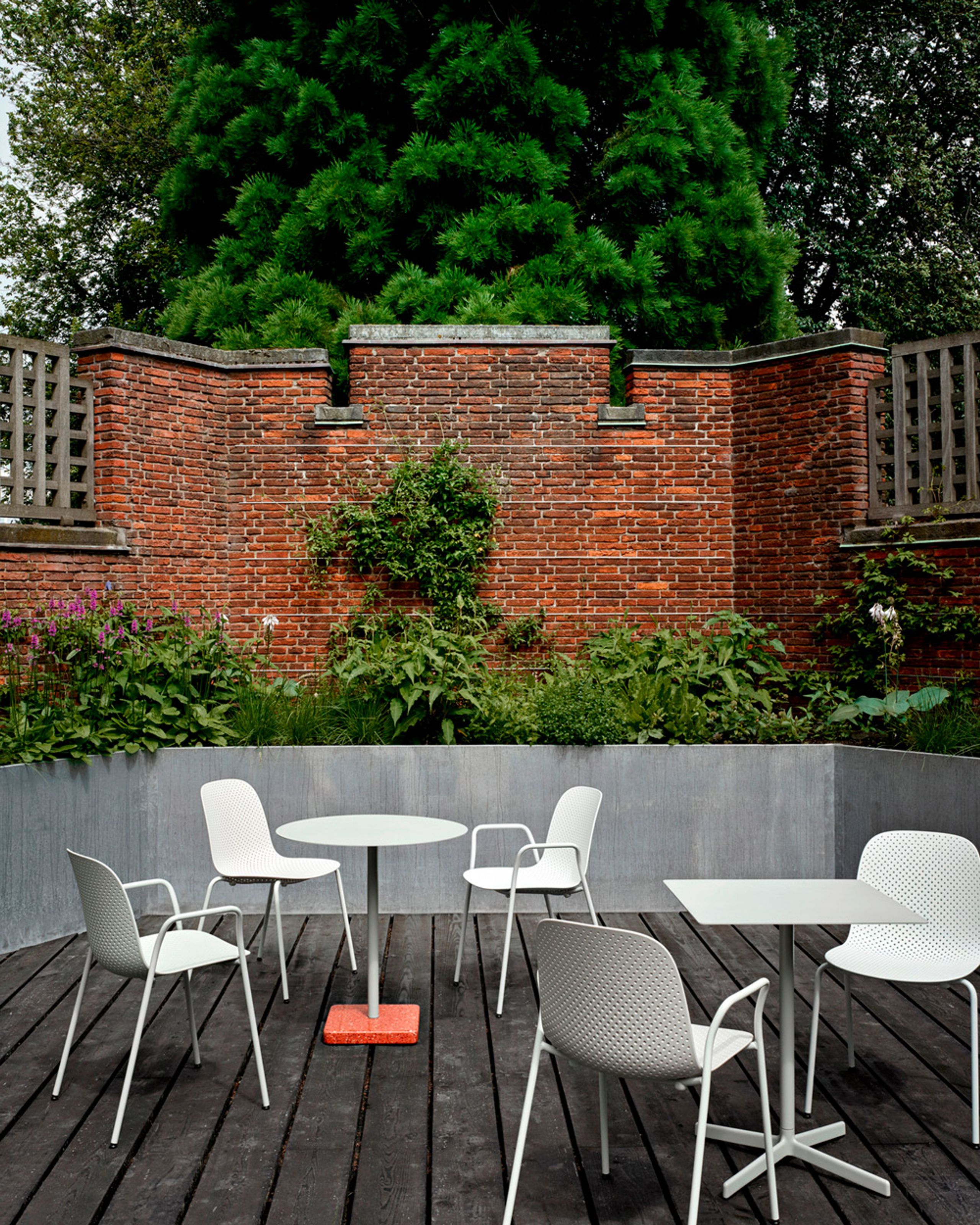 HAY - Bord - Terrazzo - Sky Grey Powder Coated Steel / Terrazzo Red