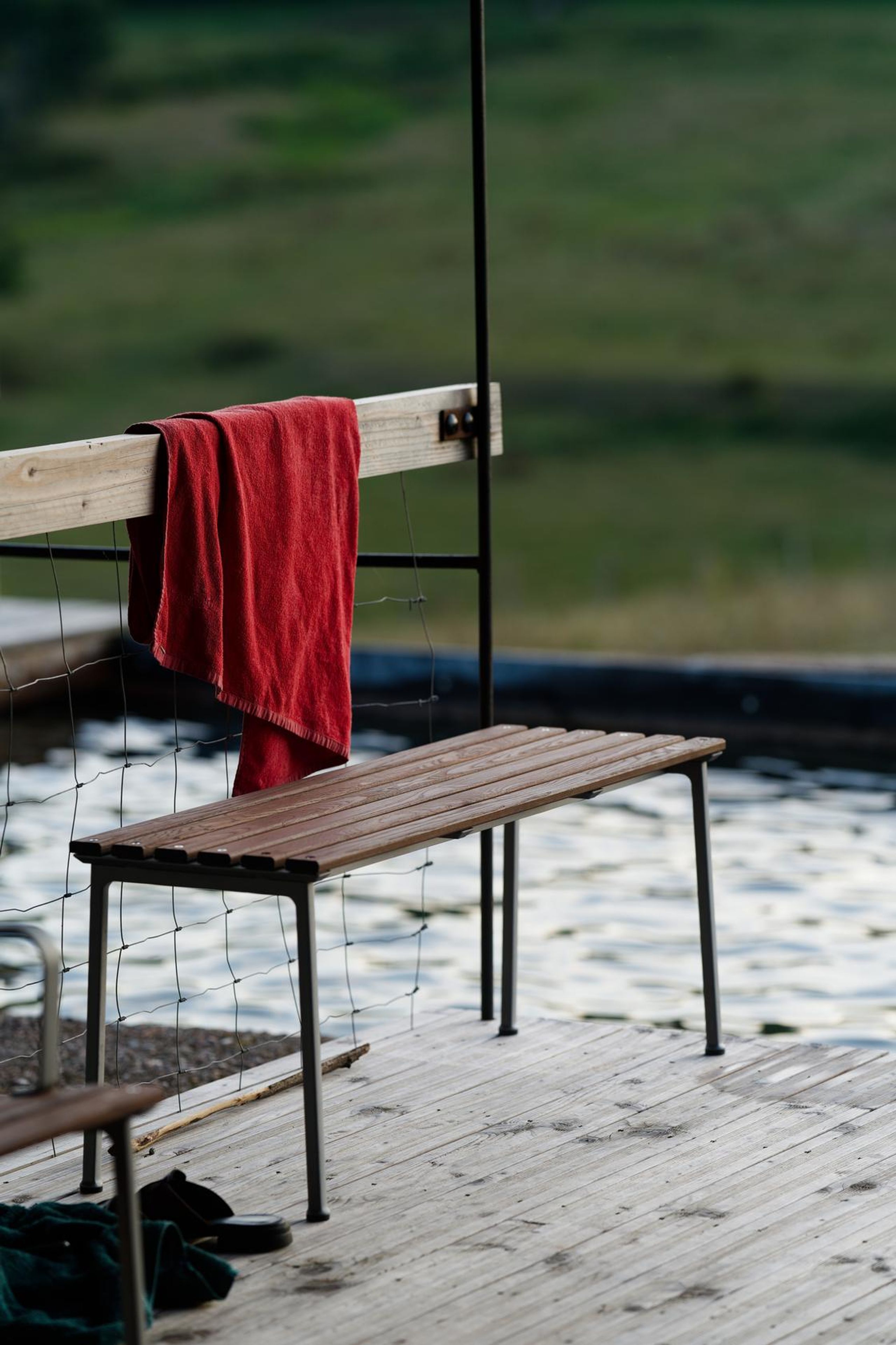 HAY - Banc de jardin - Traverse Bench 114 - Heat Treated Oiled Ash / Aluminium