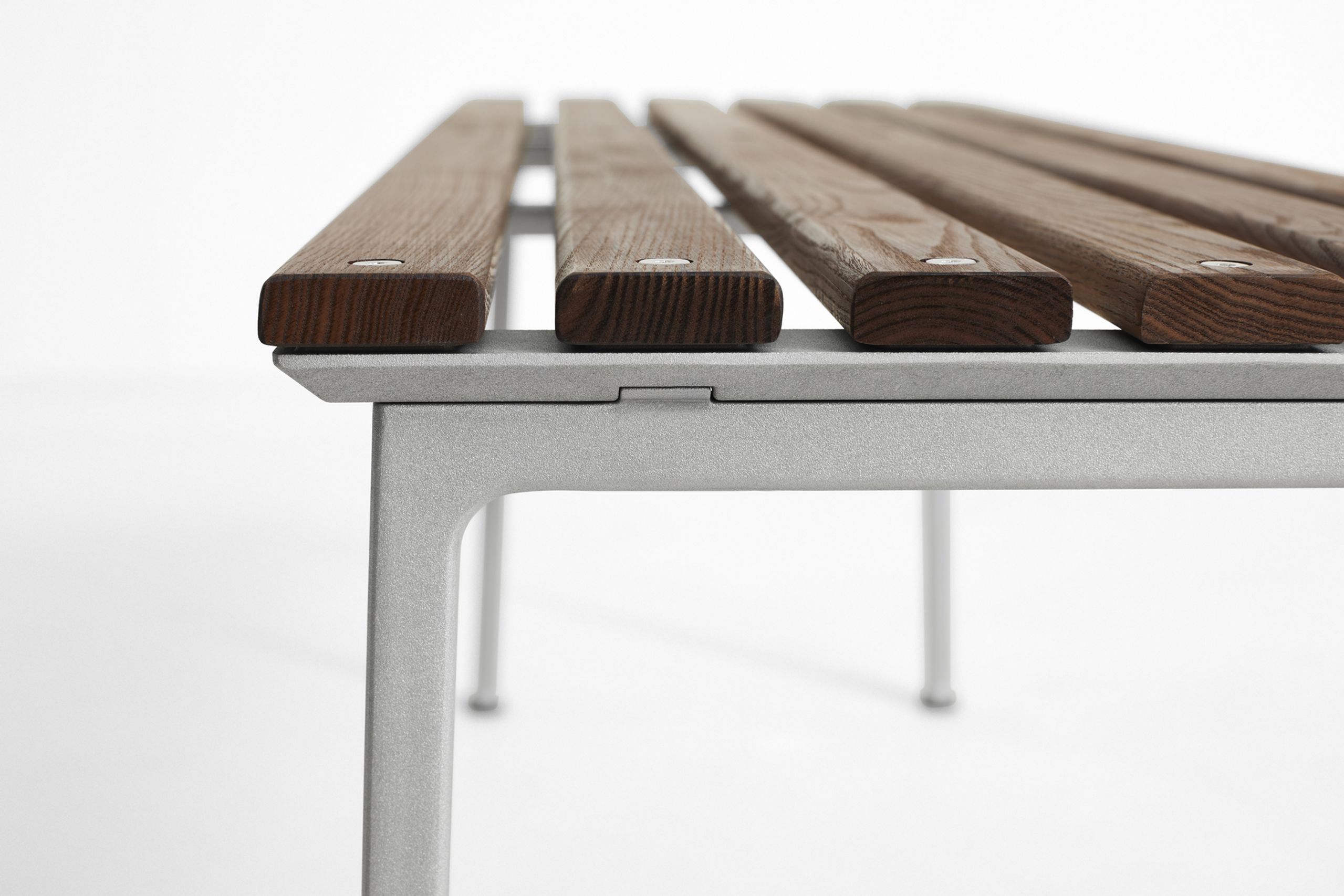 HAY - Banc de jardin - Traverse Bench 114 - Heat Treated Oiled Ash / Aluminium