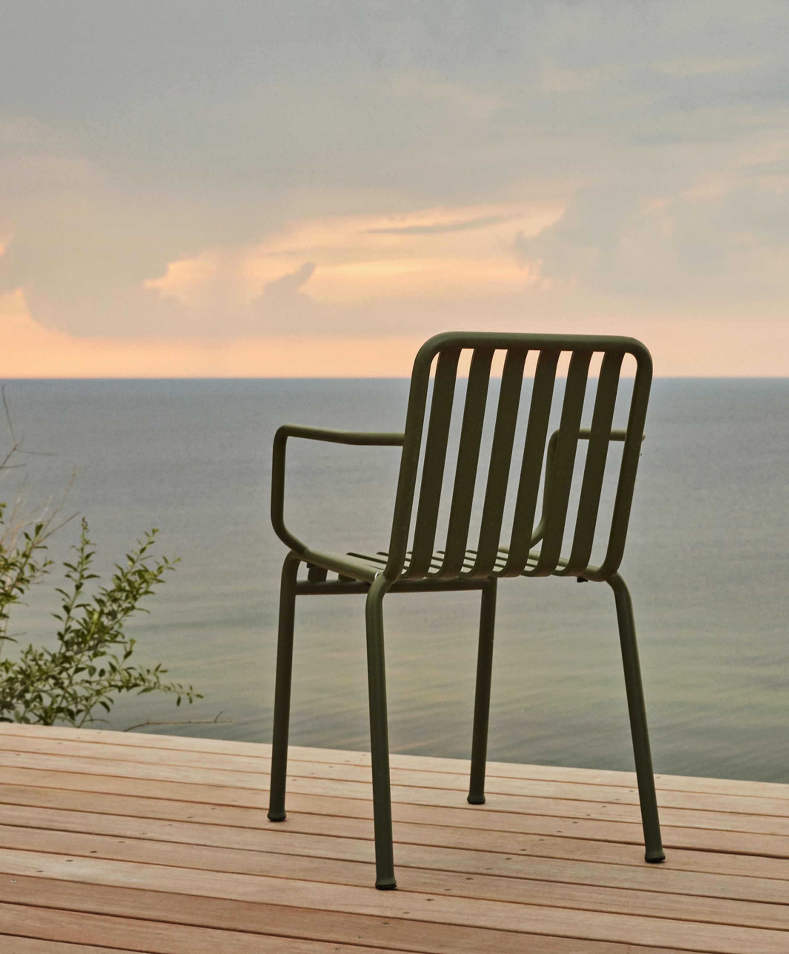 HAY - Ensemble de meubles de jardin - 1 Palissade Bord og 4 Palissade Armchair - Olive