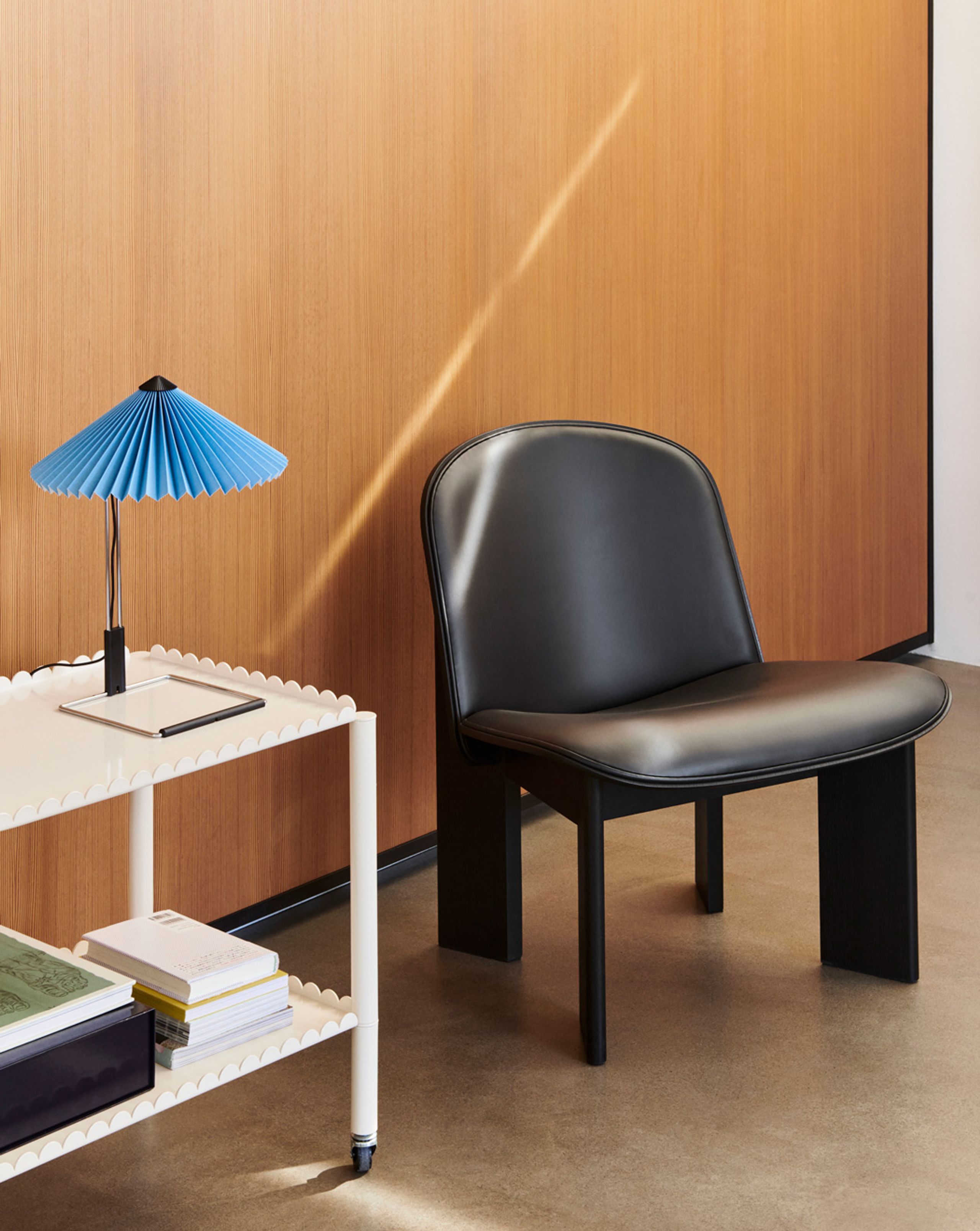 HAY - Loungestol - Chisel Lounge Chair | Front Upholstery - Black Lacquered Oak / Sense Dark Brown