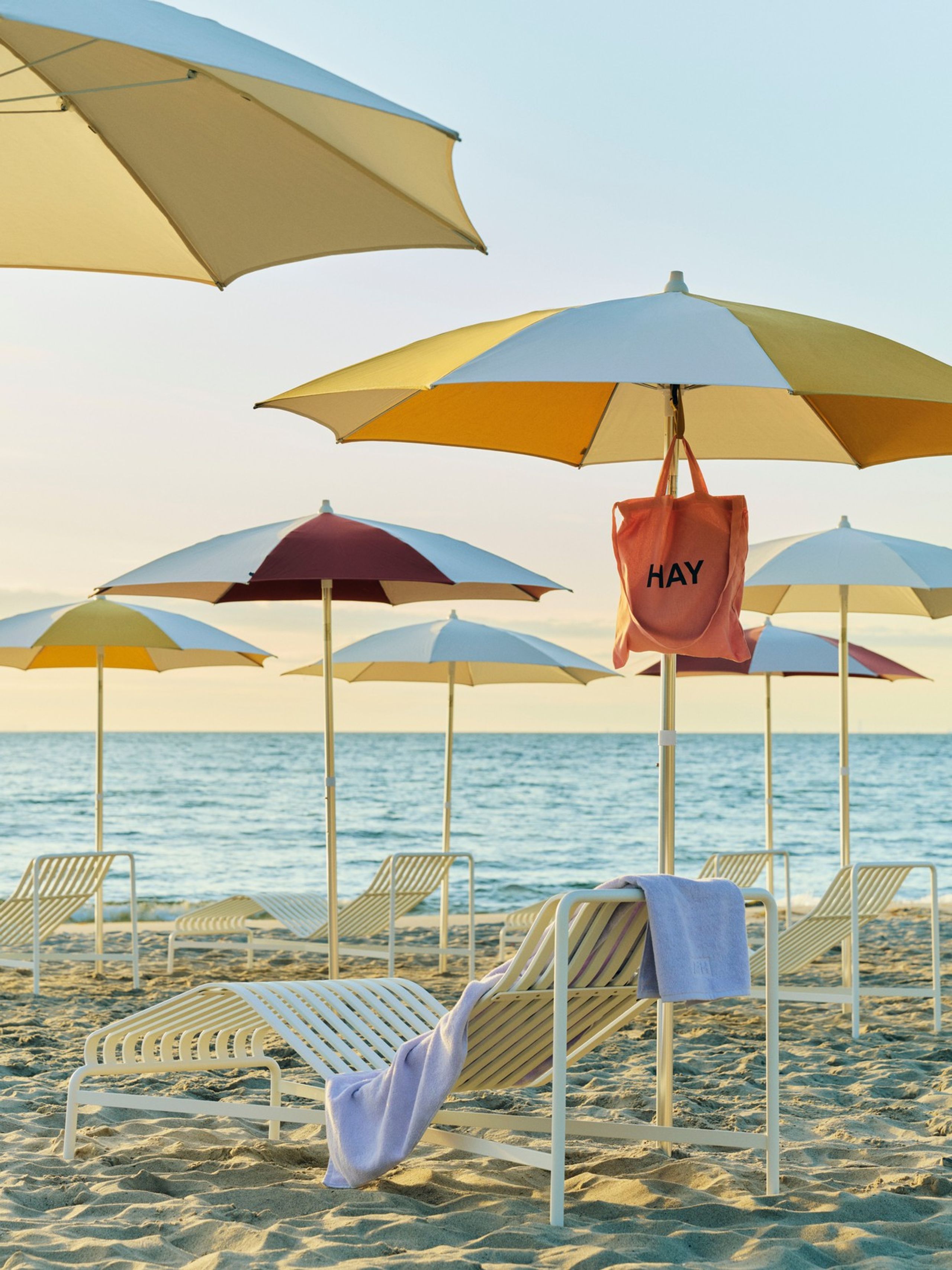 HAY - Parasol - Terrazza Parasol - Octagon - Off-white and burgundy