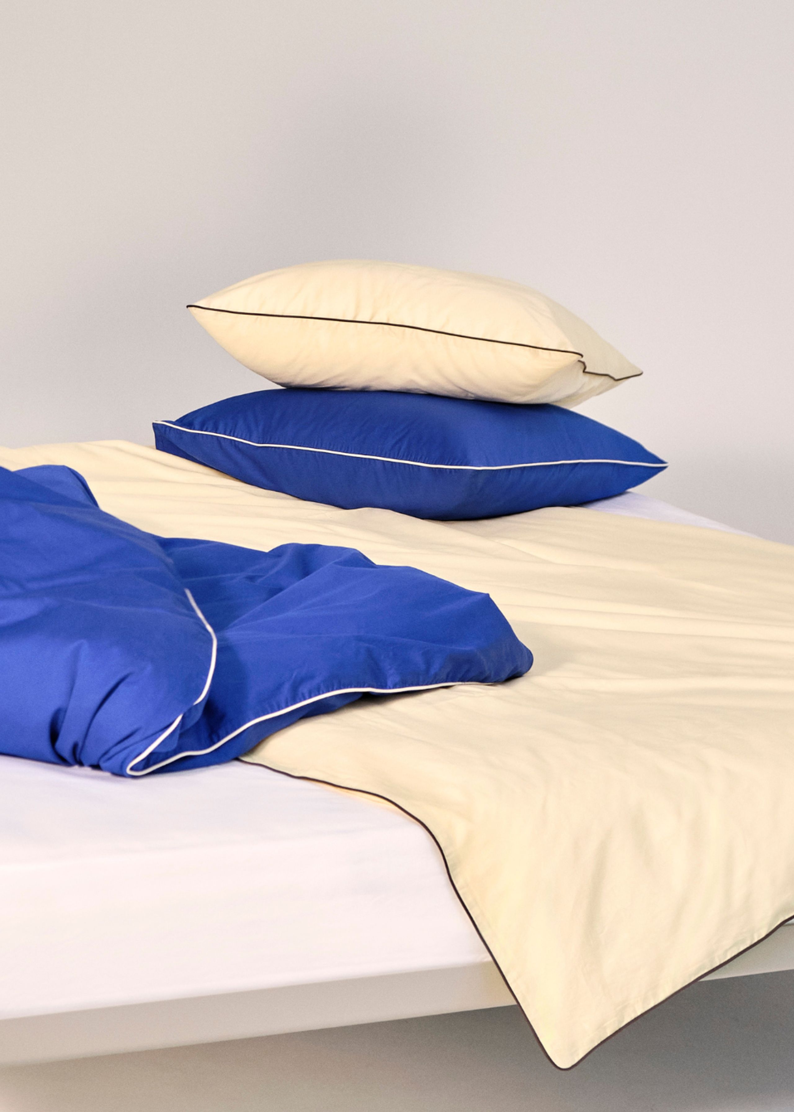 HAY - Housse de coussin - Outline Pillow Case - Soft Yellow