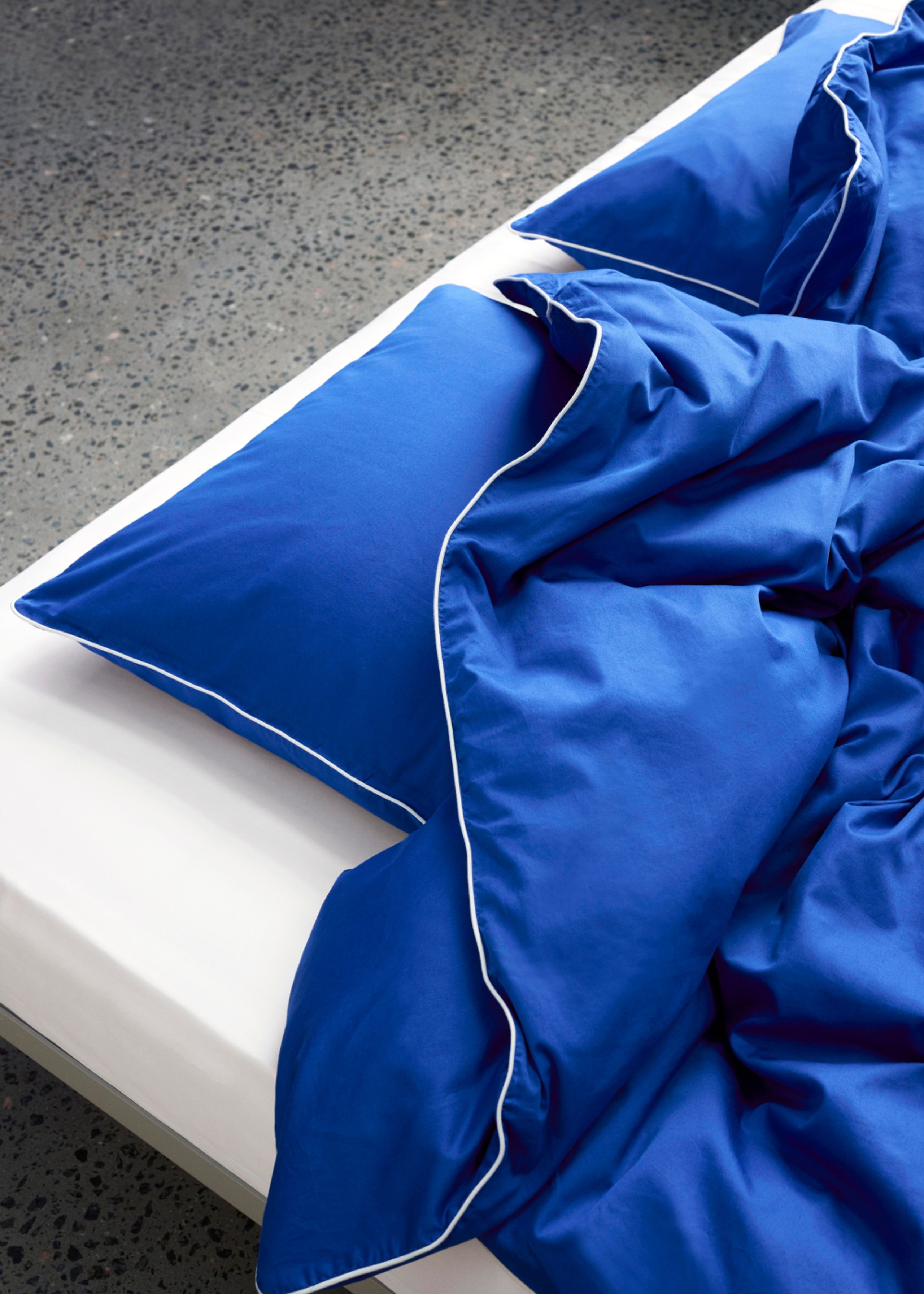 HAY - Linge de lit - Outline Duvet Cover - Vivid Blue