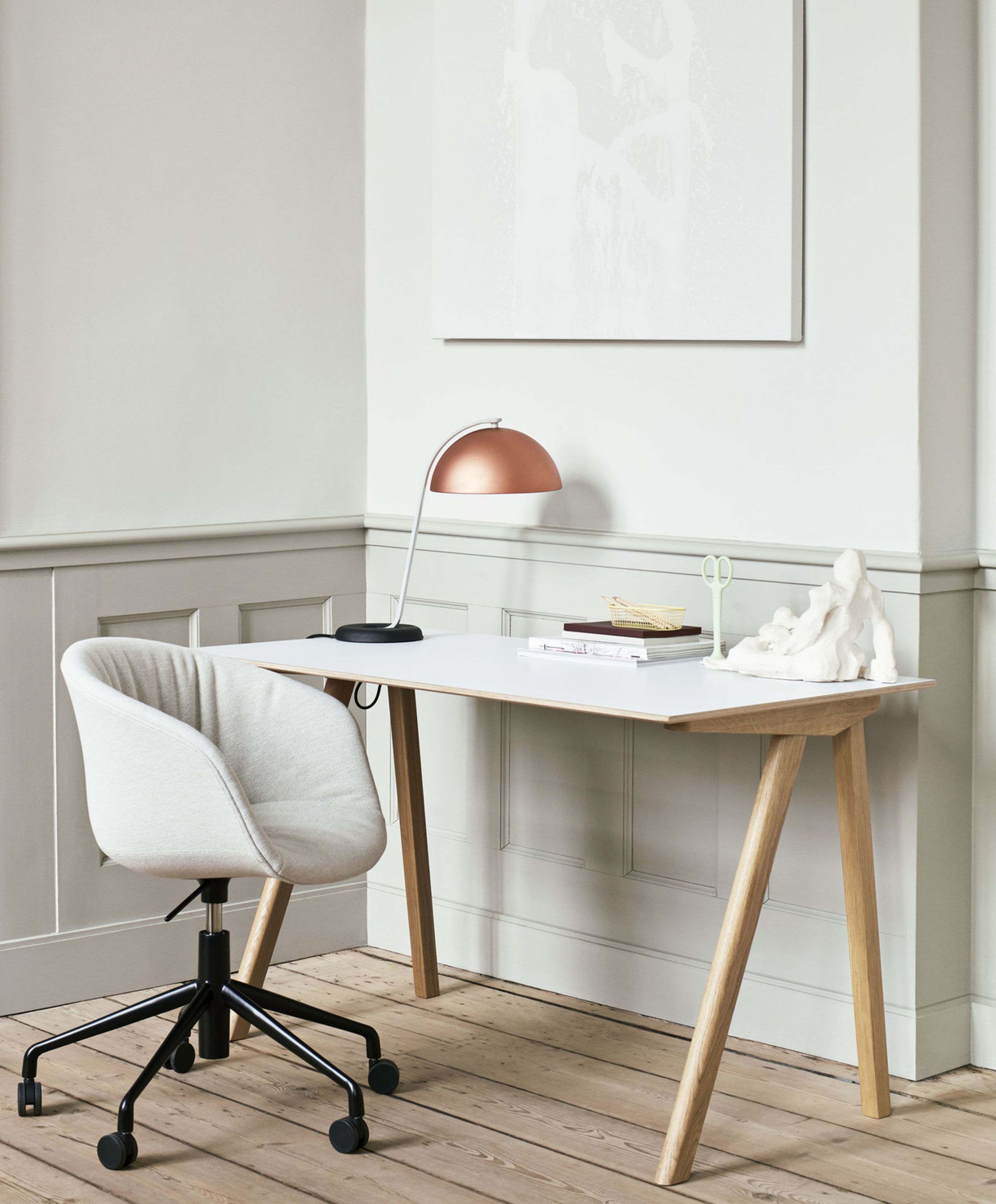 HAY - Skrivebord - CPH 90 Desk - Walnut Waster-Based Lacquered / Off White Linoleum