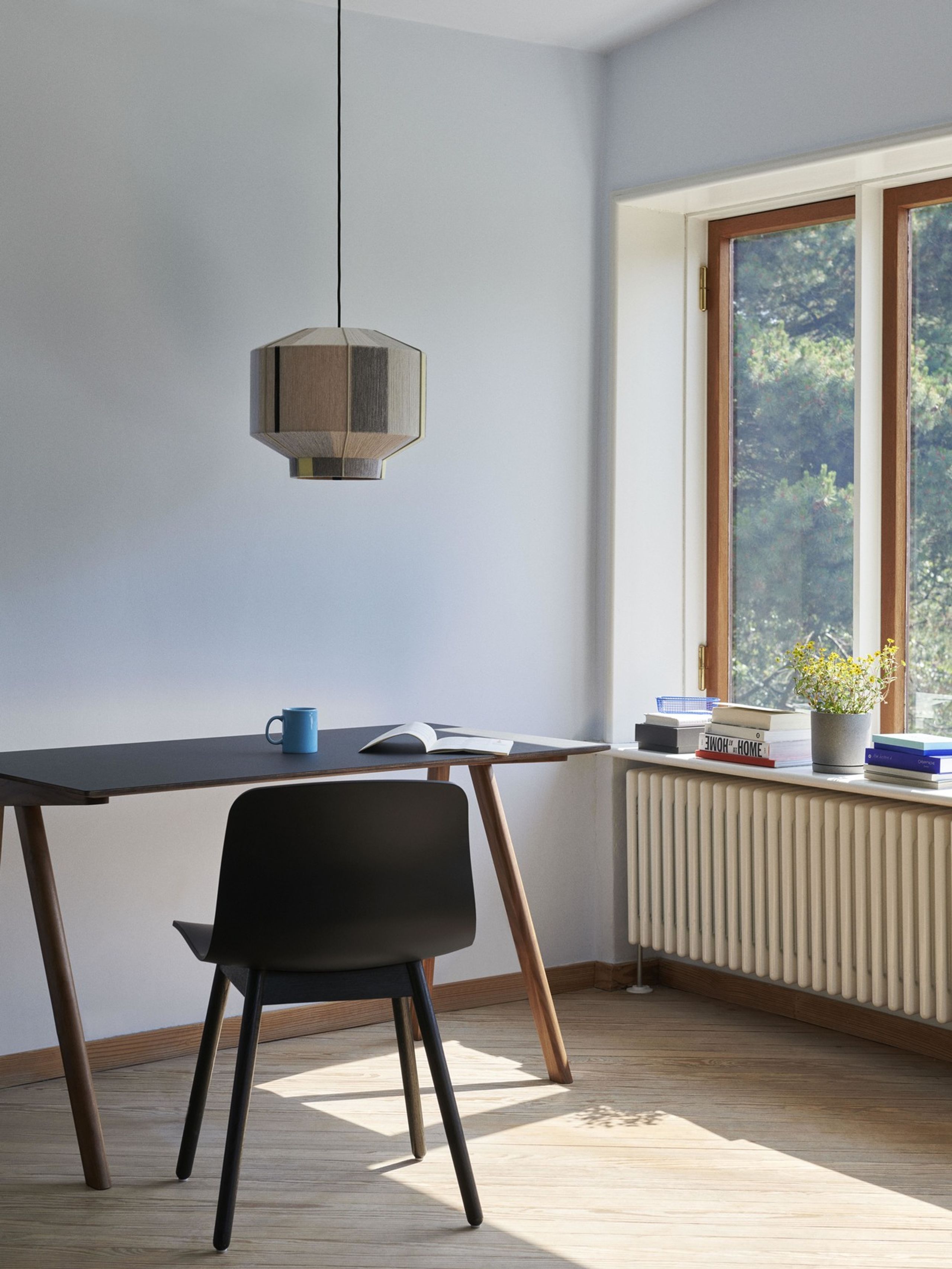 HAY - Skrivebord - CPH 90 Desk - Walnut Waster-Based Lacquered / Off White Linoleum