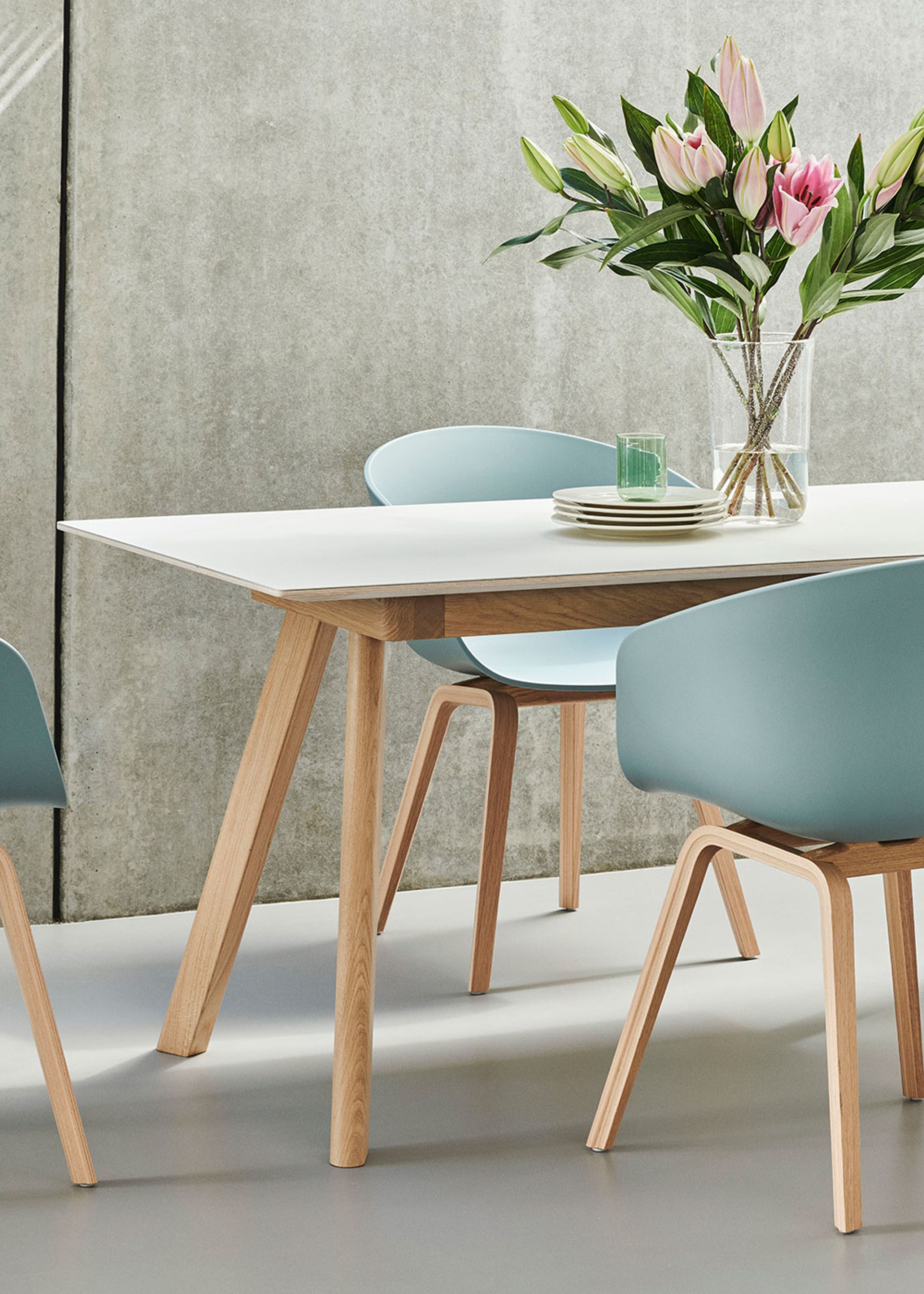 HAY - Spisebord - CPH 30 Extendable - L200 - Lakeret Valnød / Dark Grey Linoleum Top