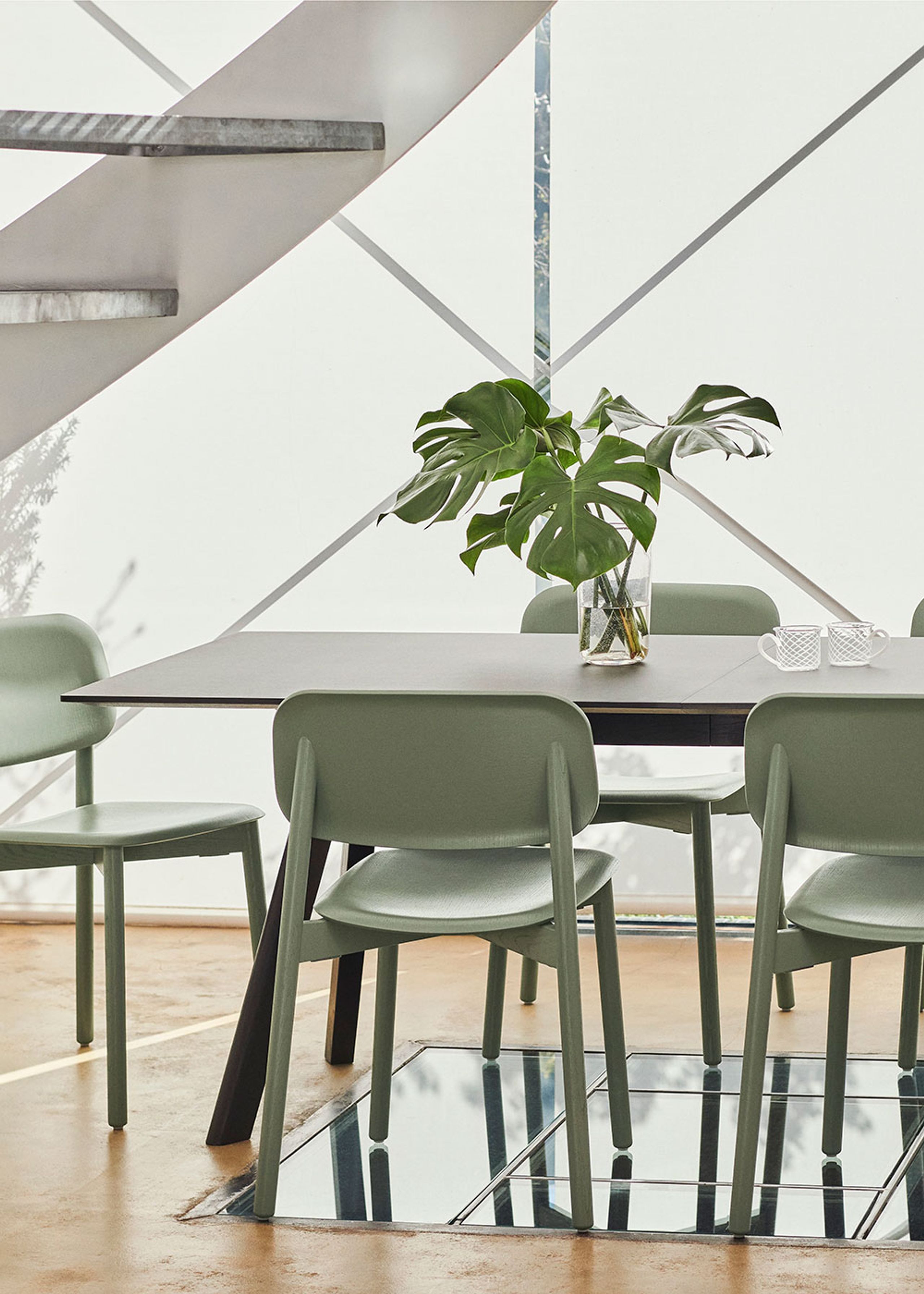 HAY - Spisebord - CPH 30 Extendable - L200 - Lakeret Valnød / Dark Grey Linoleum Top