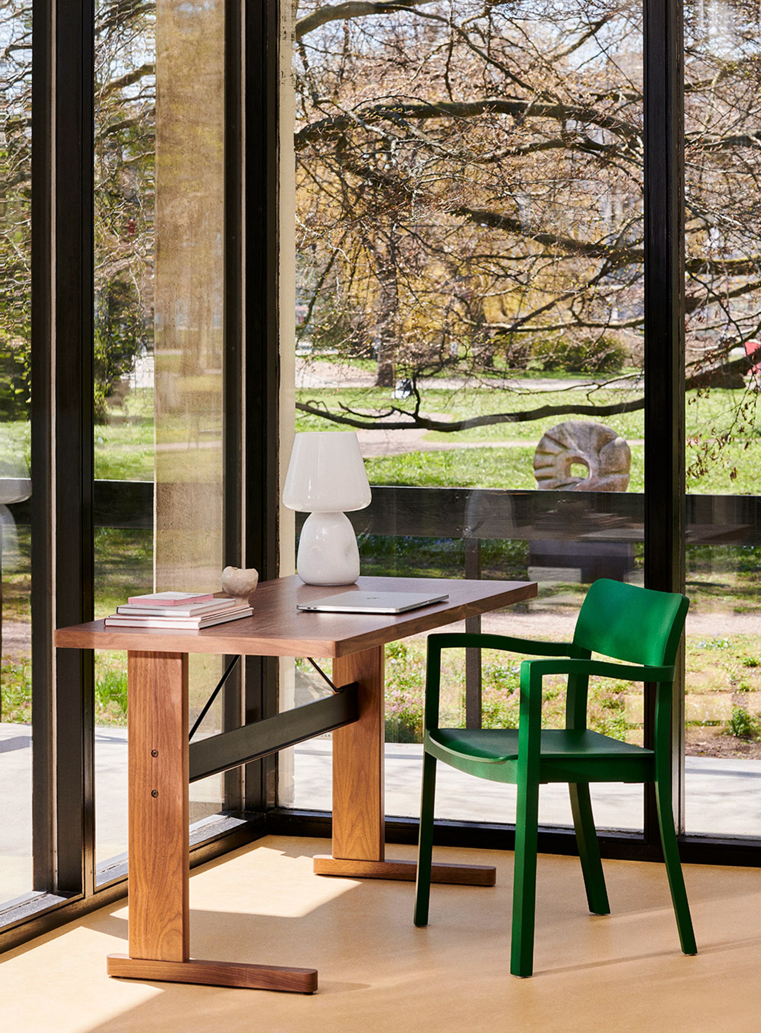 HAY - Spisebord - Passerelle Desk - Clear Water-Based Lacquered Oak w. Ink Black Crossbar