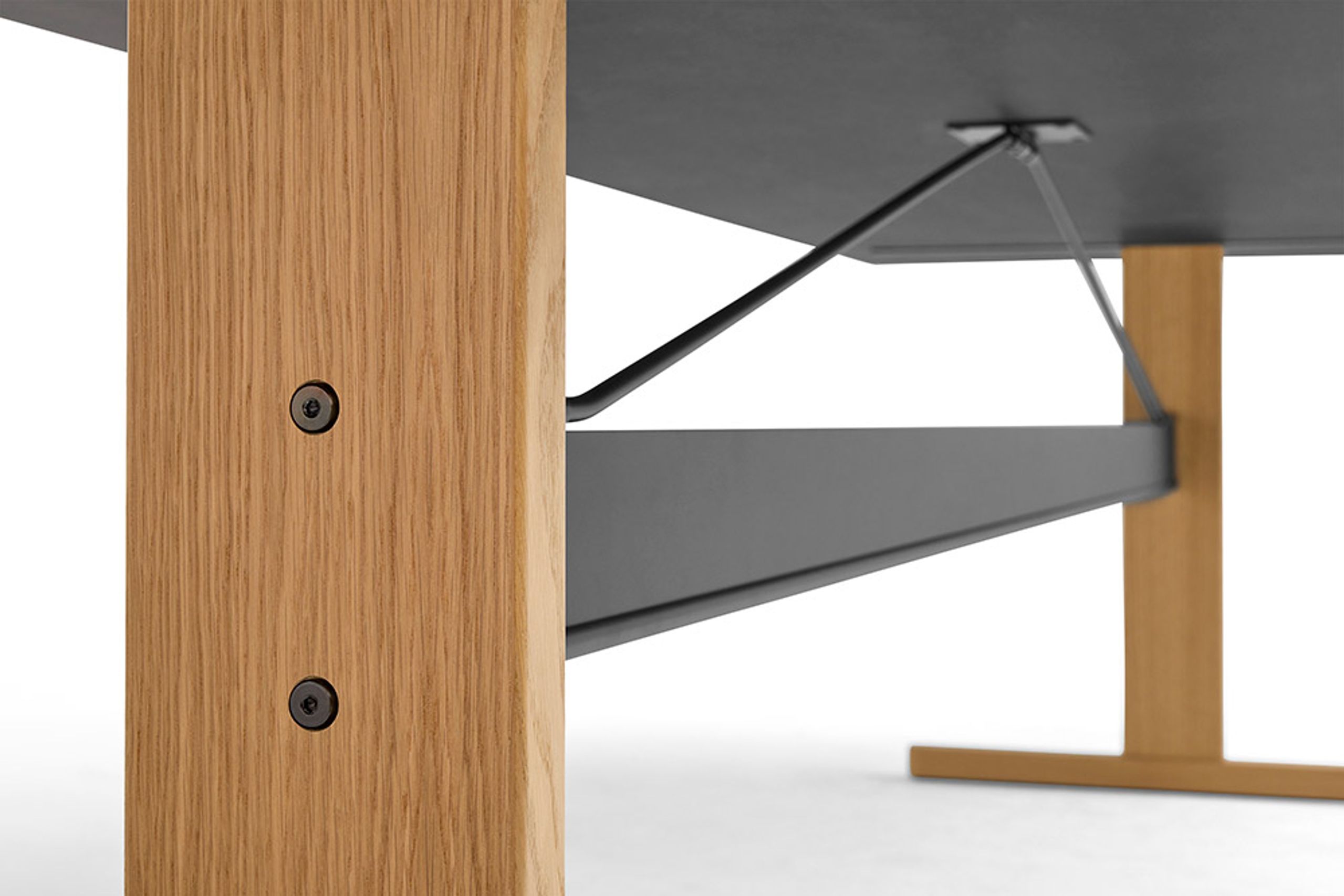 HAY - Esstisch - Passerelle Table - Clear Water-Based Lacquered Walnut w. Ink Black Crossbar