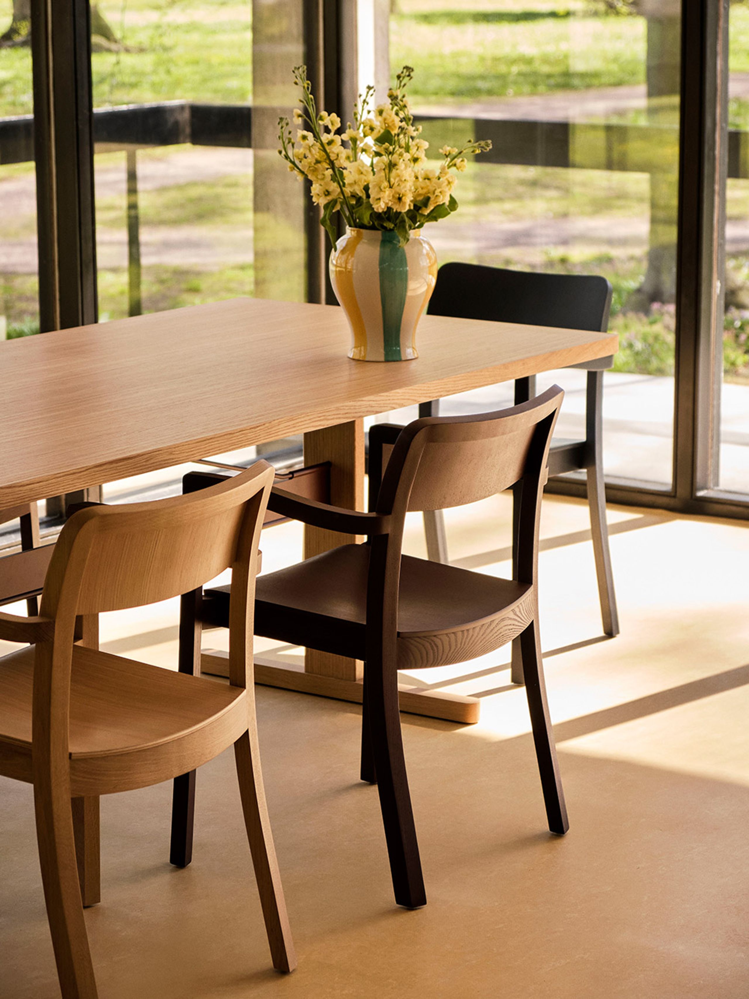 HAY - Esstisch - Passerelle Table - Clear Water-Based Lacquered Walnut w. Ink Black Crossbar