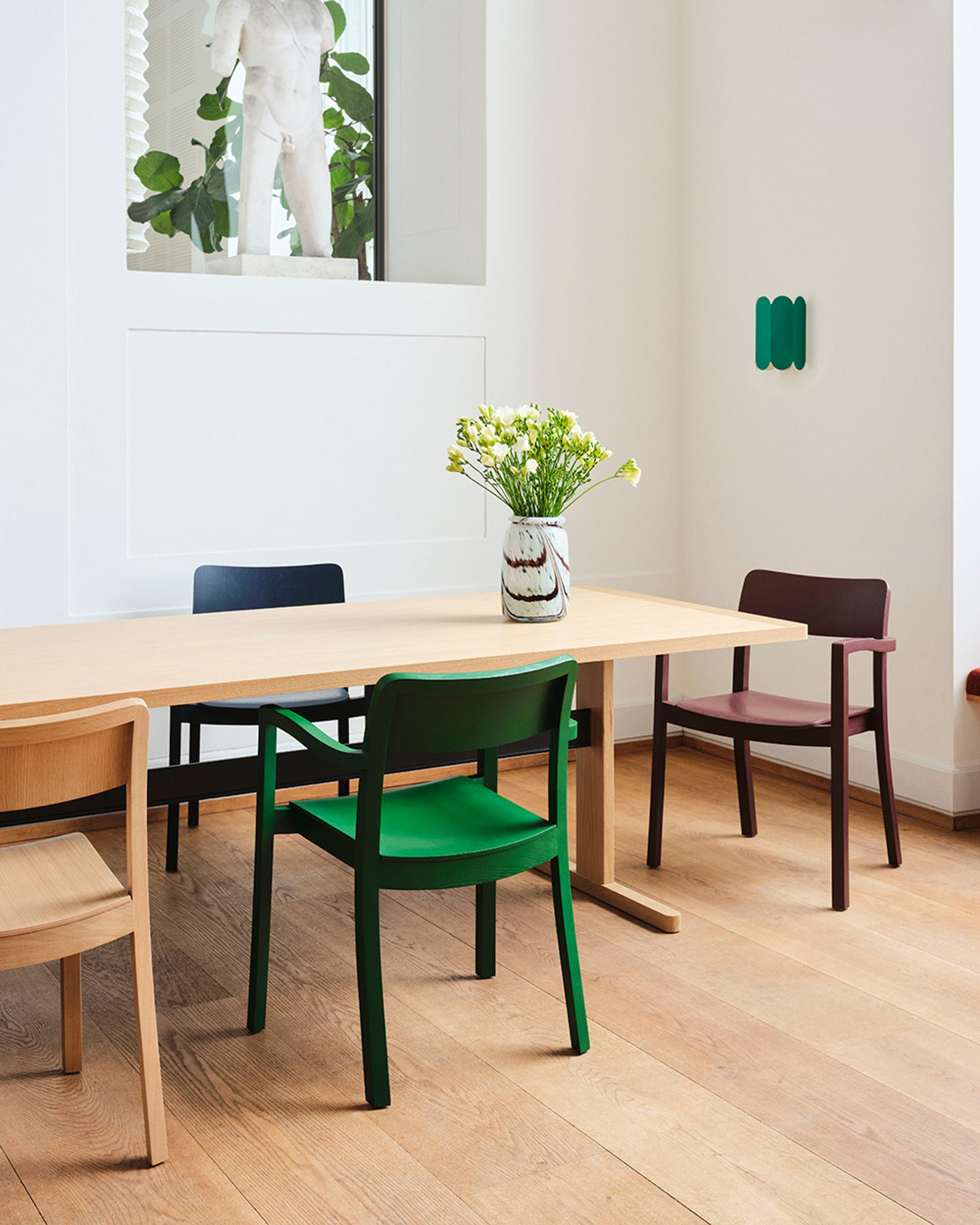HAY - Spisebord - Passerelle Table - Ink Black Water-Based Lacquered Oak w. Ink Black Crossbar