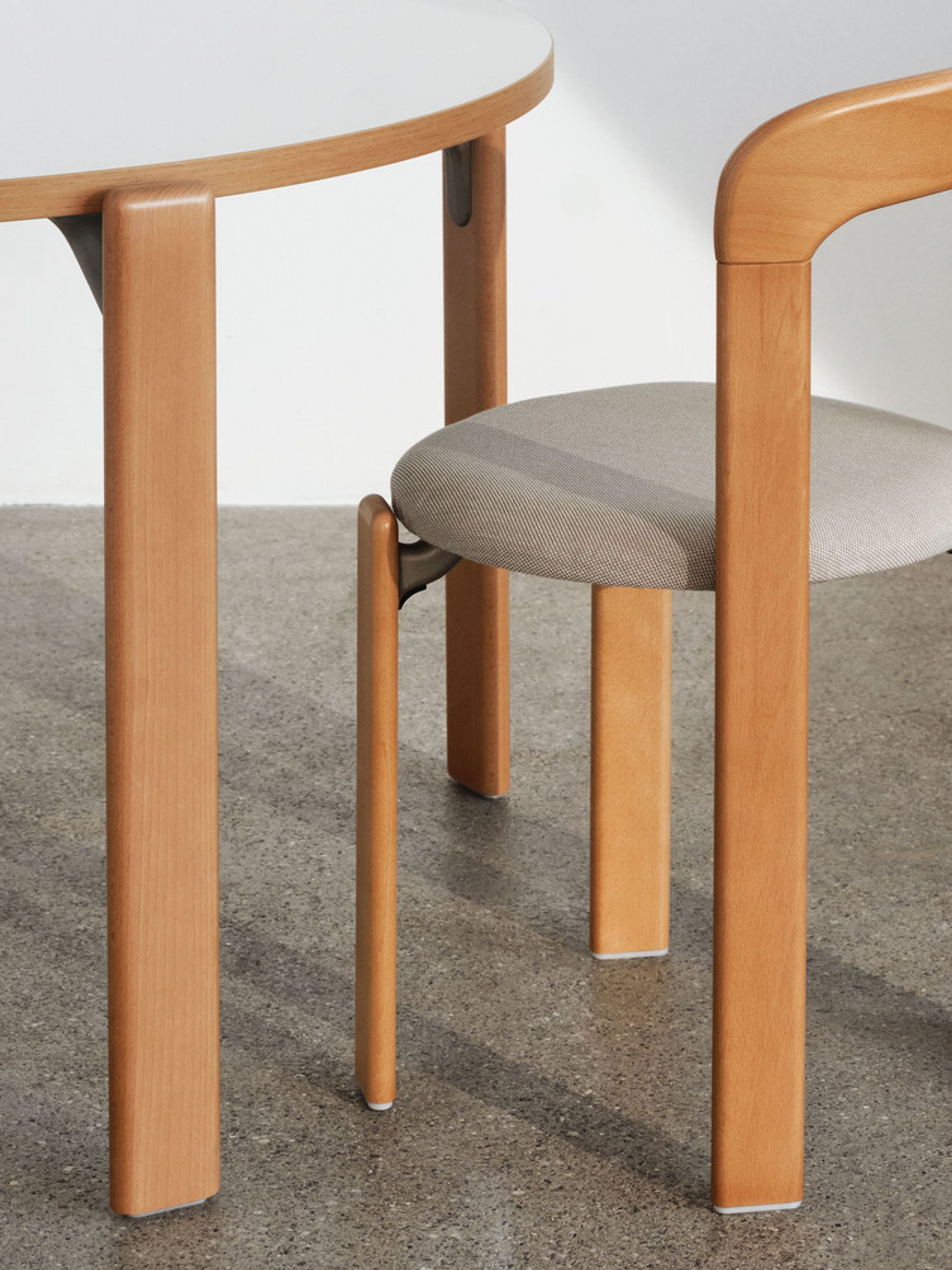 HAY - Mesa de comedor - Rey table - Golden / golden lacquered beech