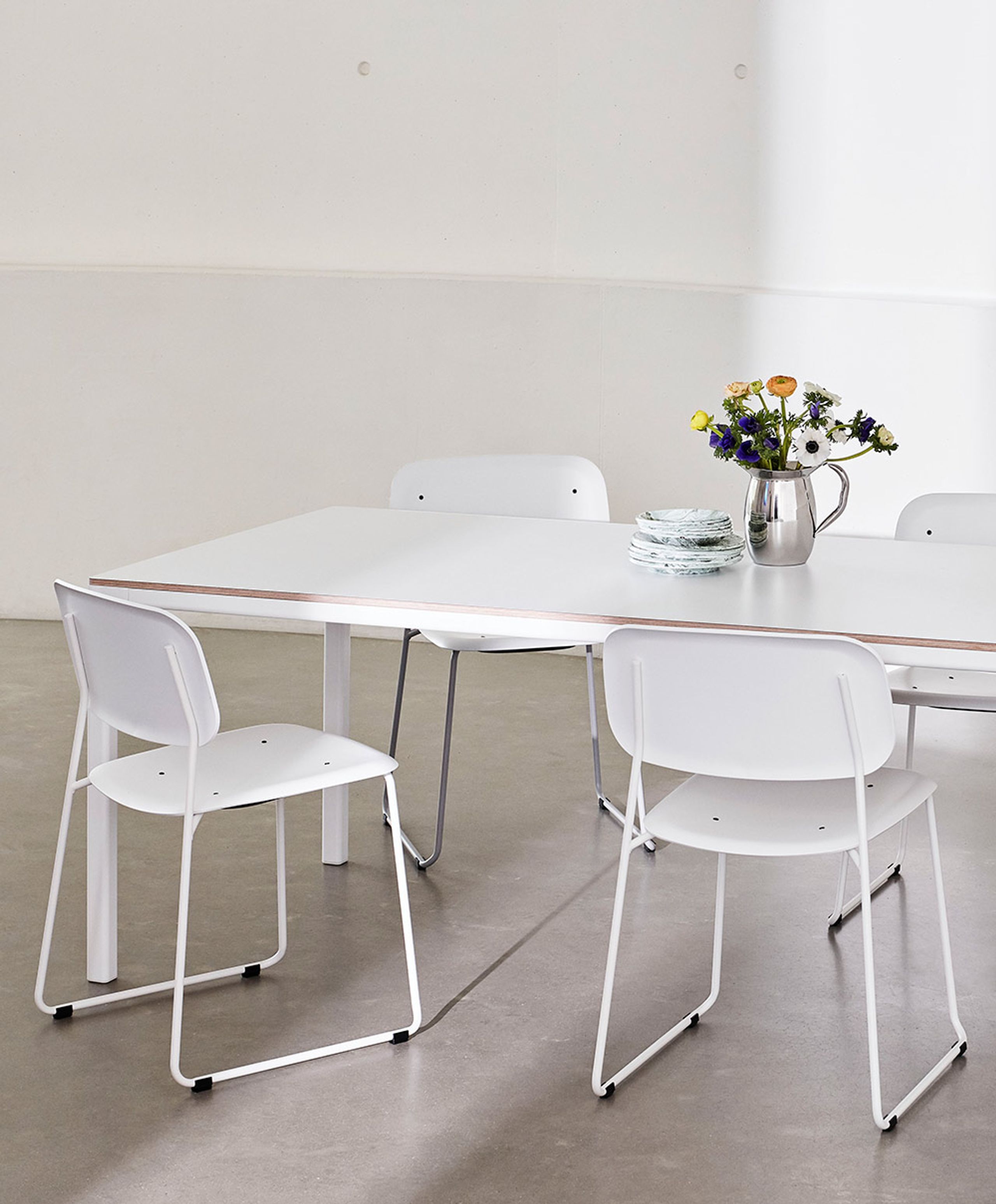 HAY - Stół jadalny - T12 - Tabletop: Black Linoleum / Frame: Black Powder Coated Aluminium - L160