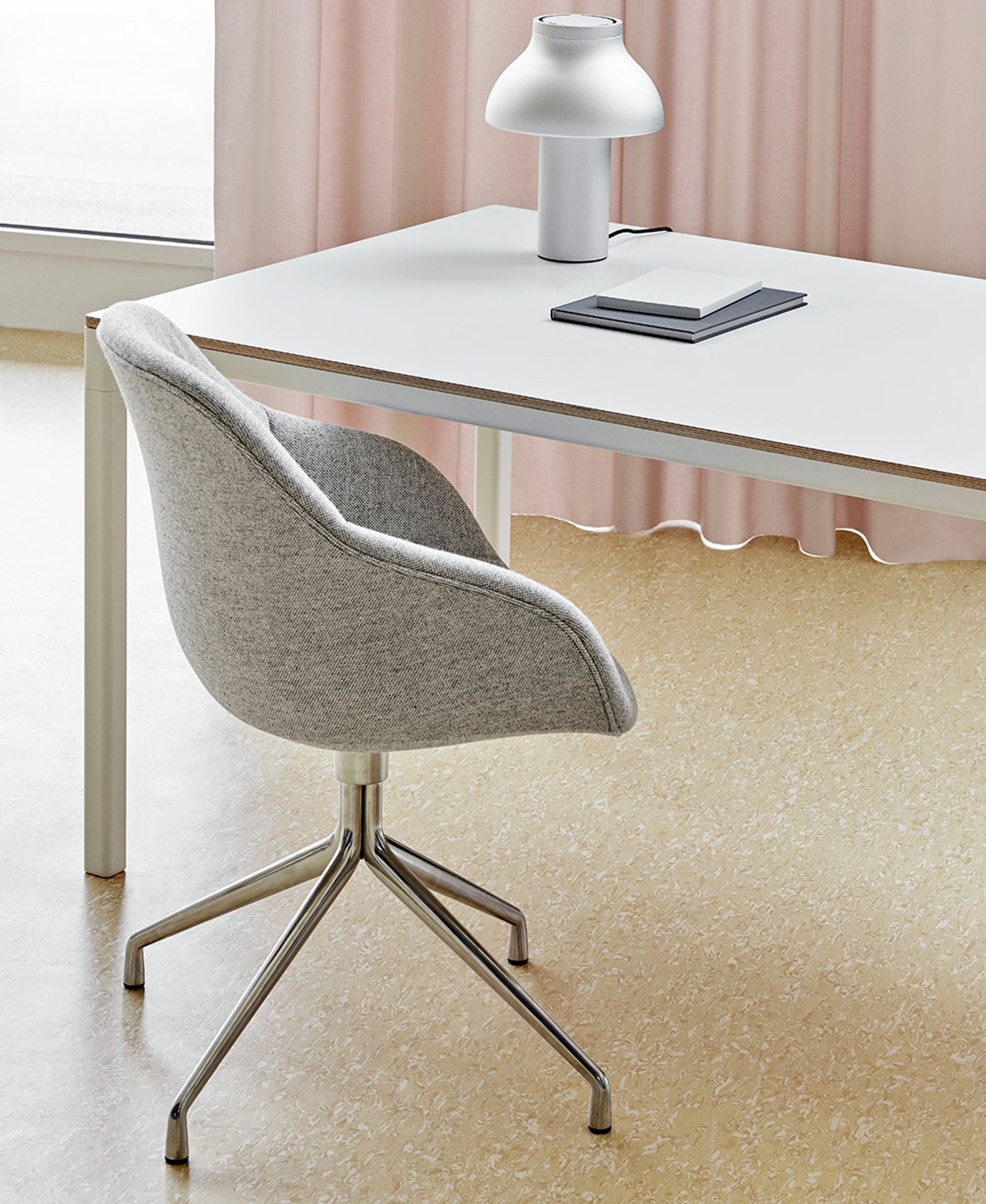 HAY - Stół jadalny - T12 - Tabletop: Black Linoleum / Frame: Black Powder Coated Aluminium - L160