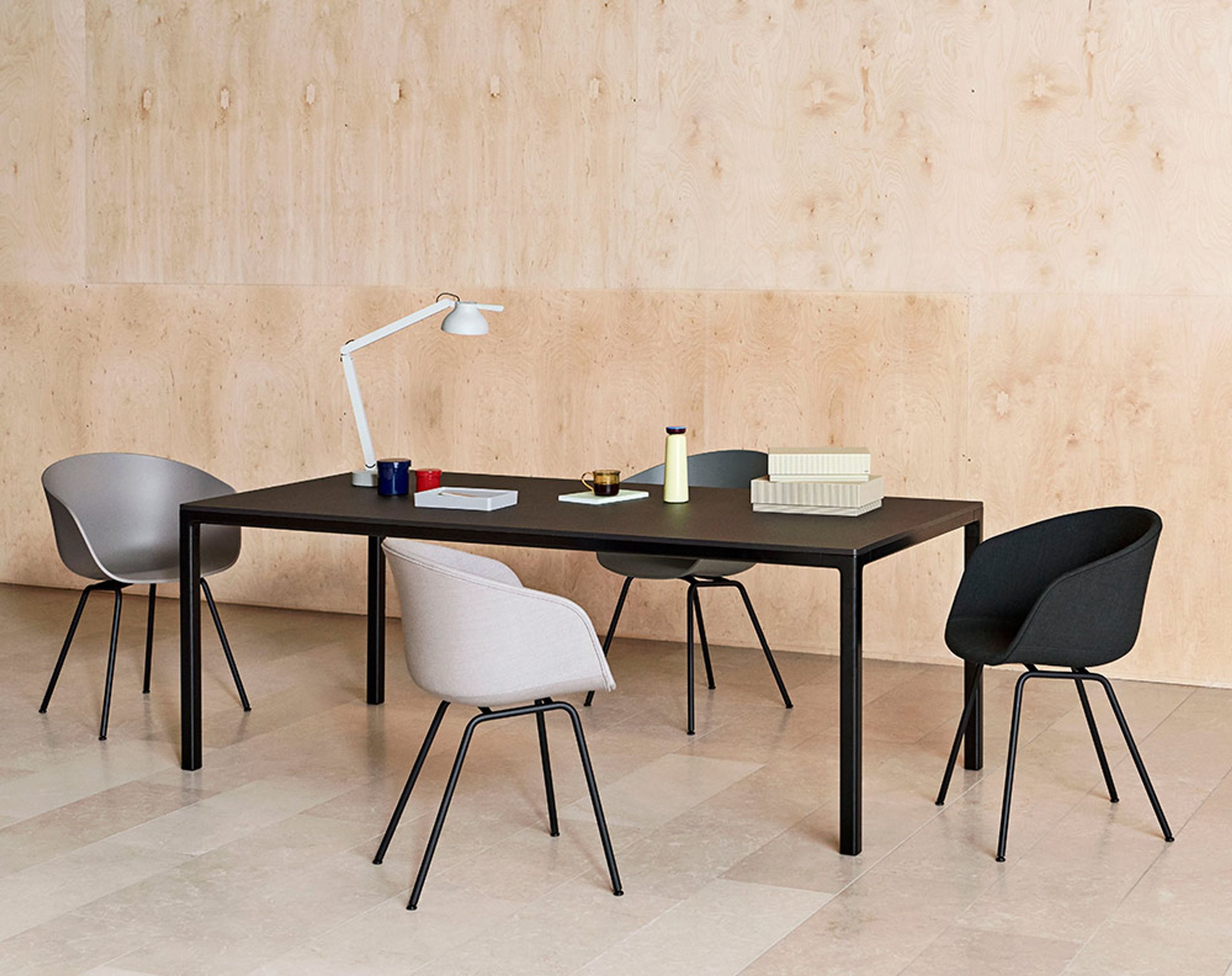 HAY - Stół jadalny - T12 - Tabletop: Black Linoleum / Frame: Black Powder Coated Aluminium - L160