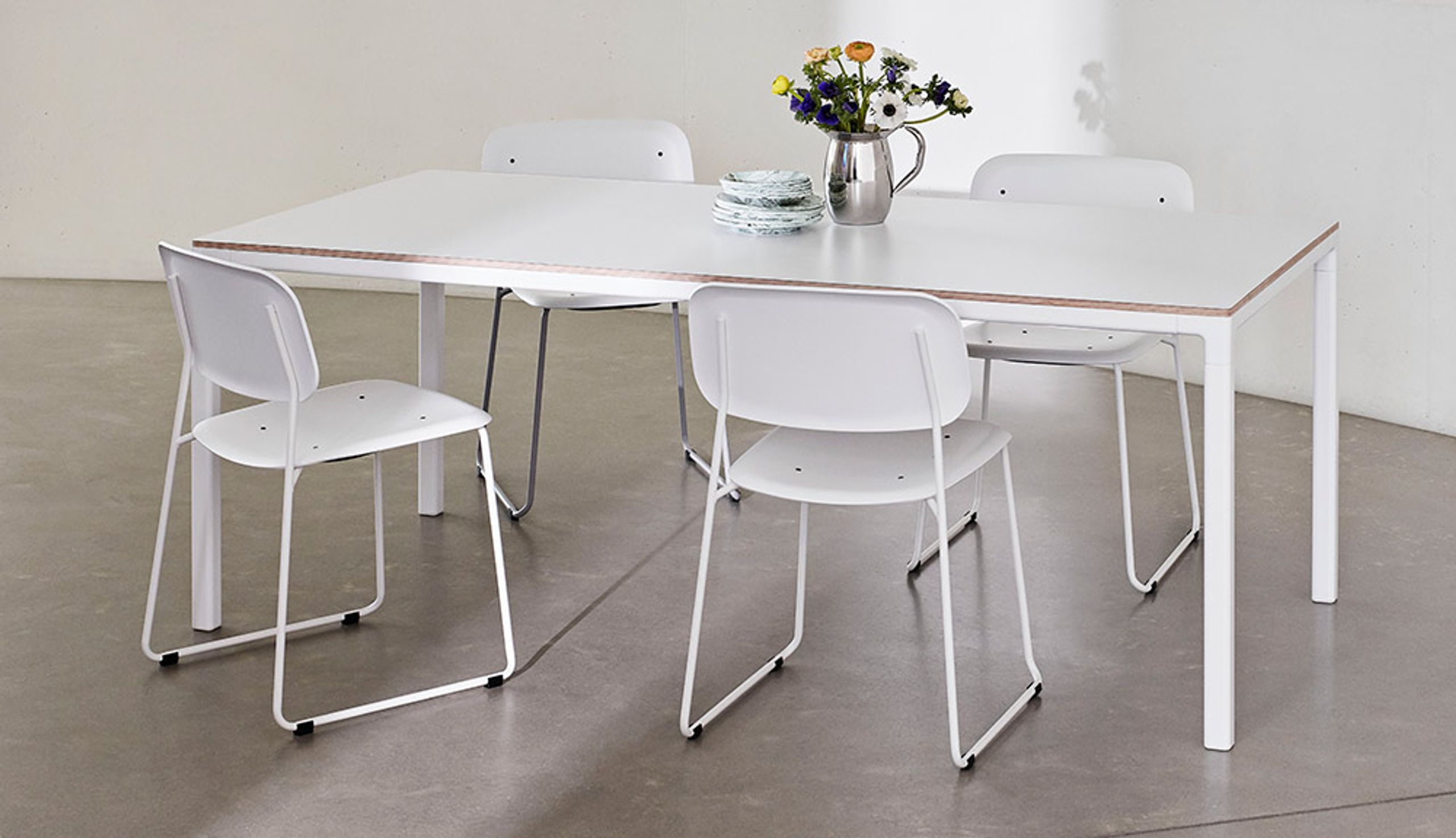 HAY - Stół jadalny - T12 - Tabletop: Black Linoleum / Frame: Black Powder Coated Aluminium - L160