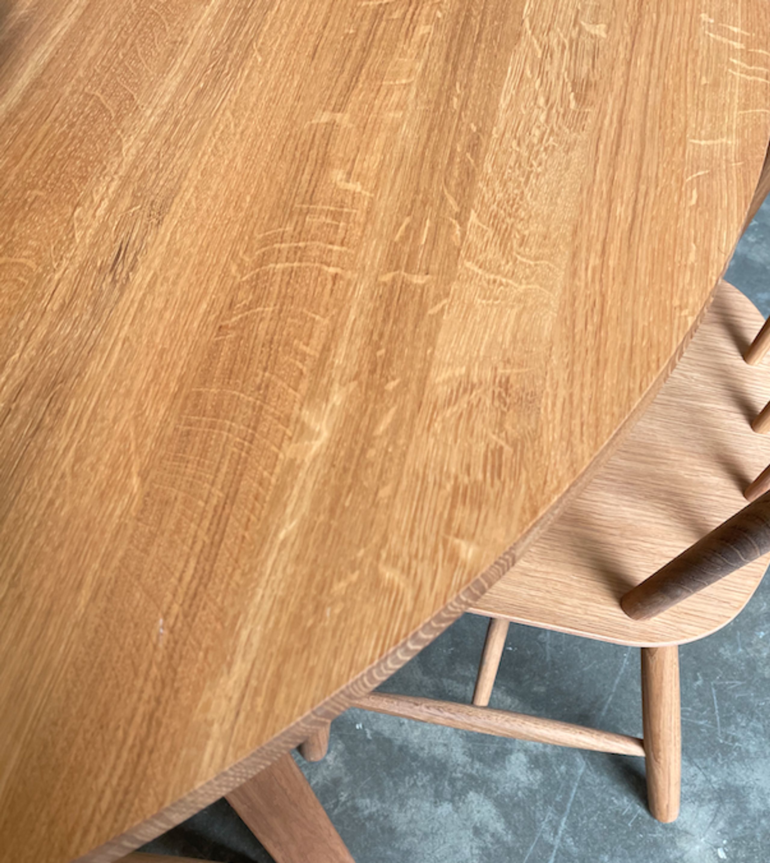 HAY - Spisebord - TRIANGLE Leg Table / Round udstillingsmodel - Olieret Eg