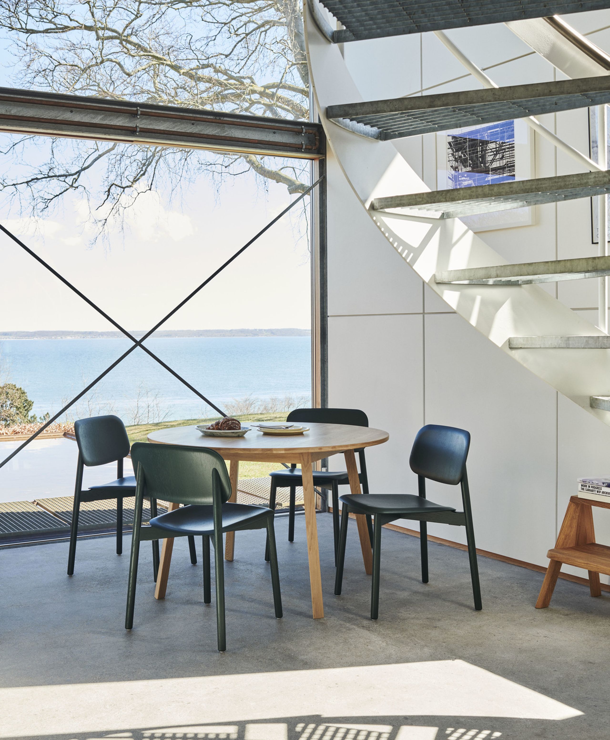 HAY - Tavolo da pranzo - TRIANGLE Leg Table / Round - Water-Based Lacquered Oak