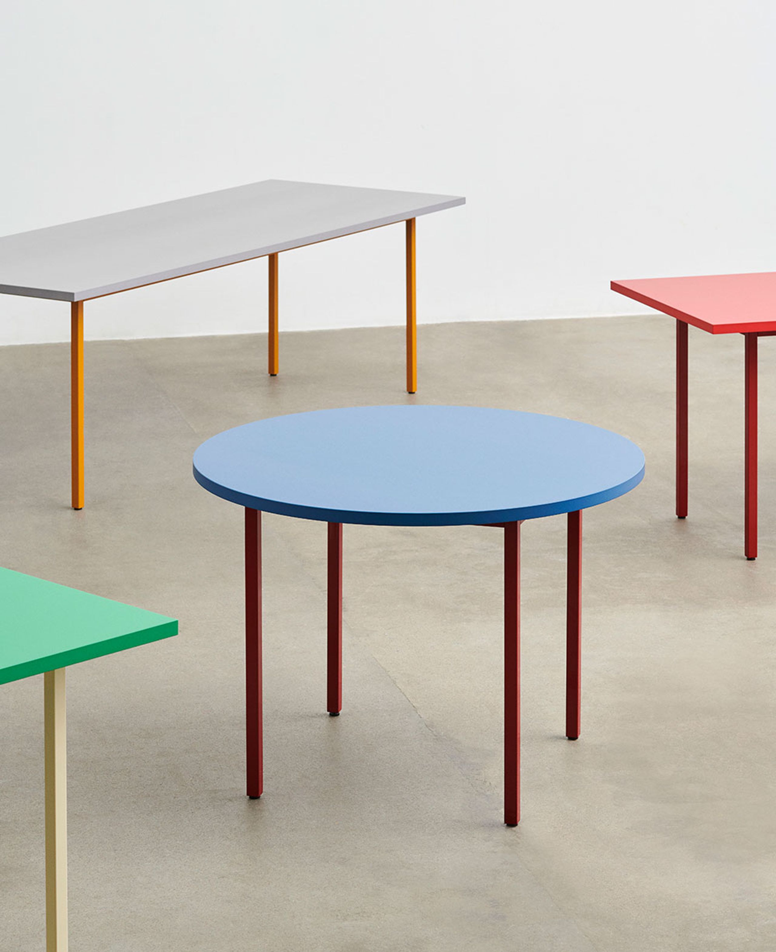 HAY - Dining Table - Two-Colour Table - Round - Maroon Red/Blue