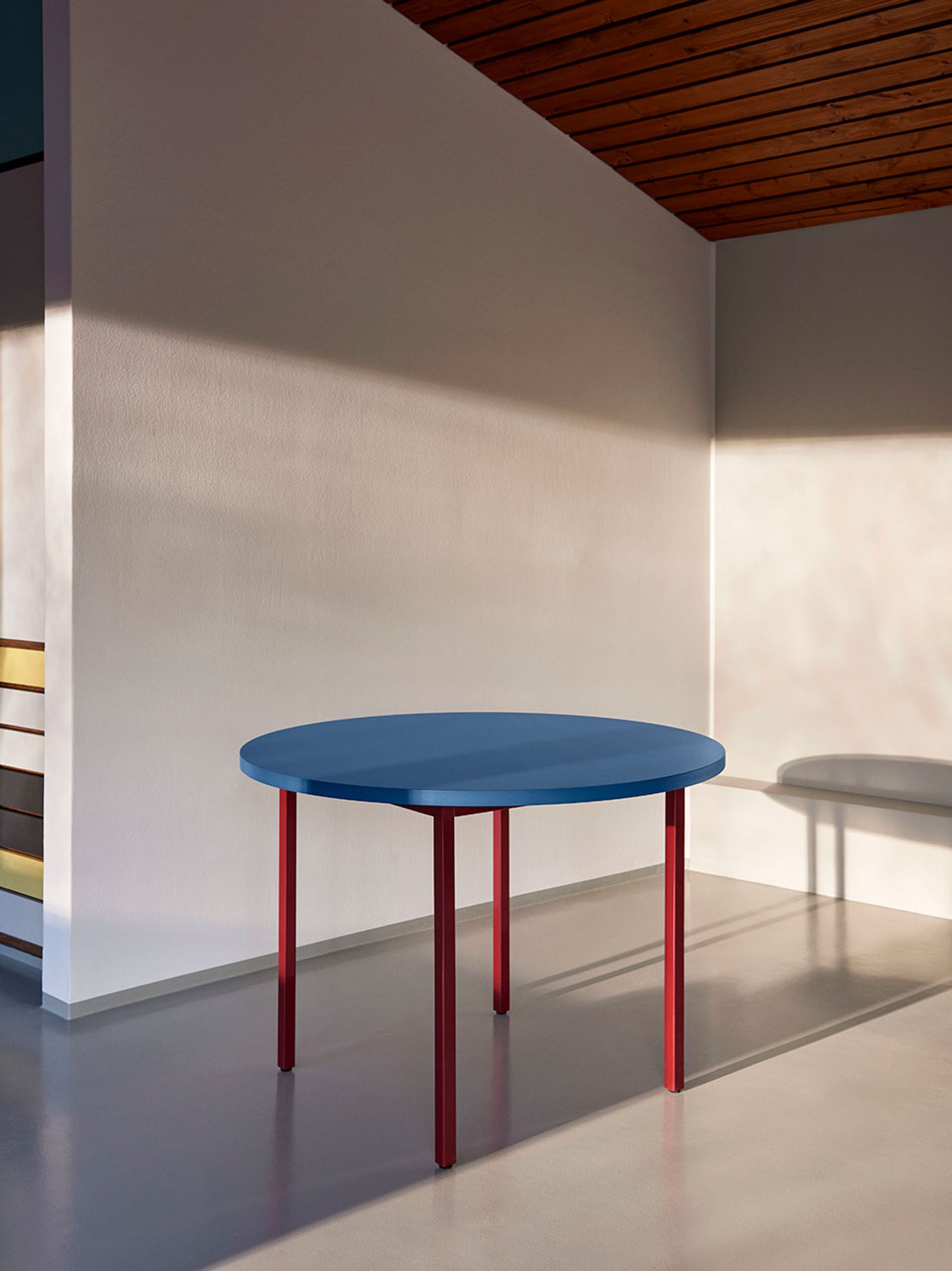 HAY - Dining Table - Two-Colour Table - Round - Maroon Red/Blue
