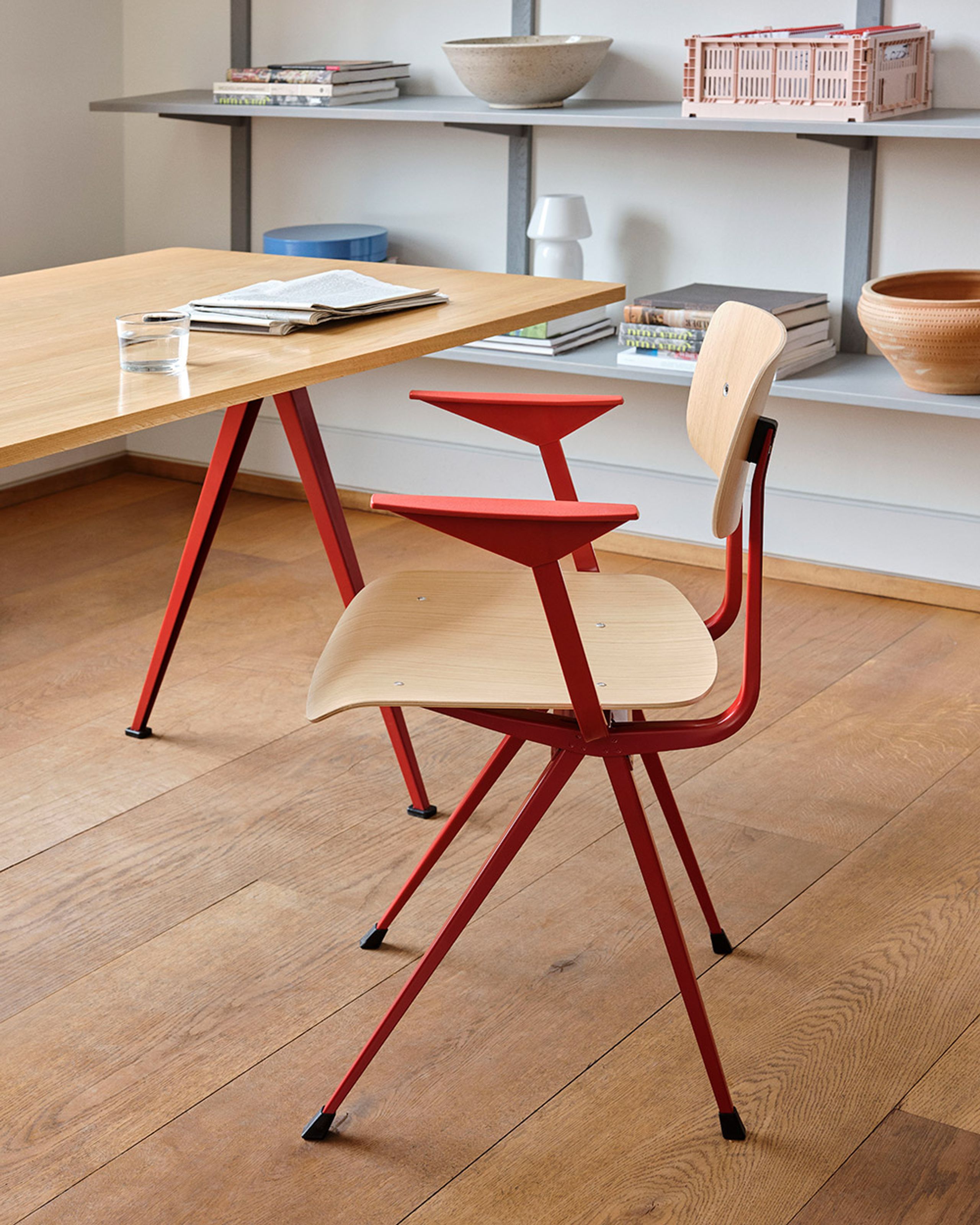HAY - Spisebordsstol - Result Armchair / Seat Upholstery - Smoked Water-Based Lacquered Oak & Atlas 671 / Tomato