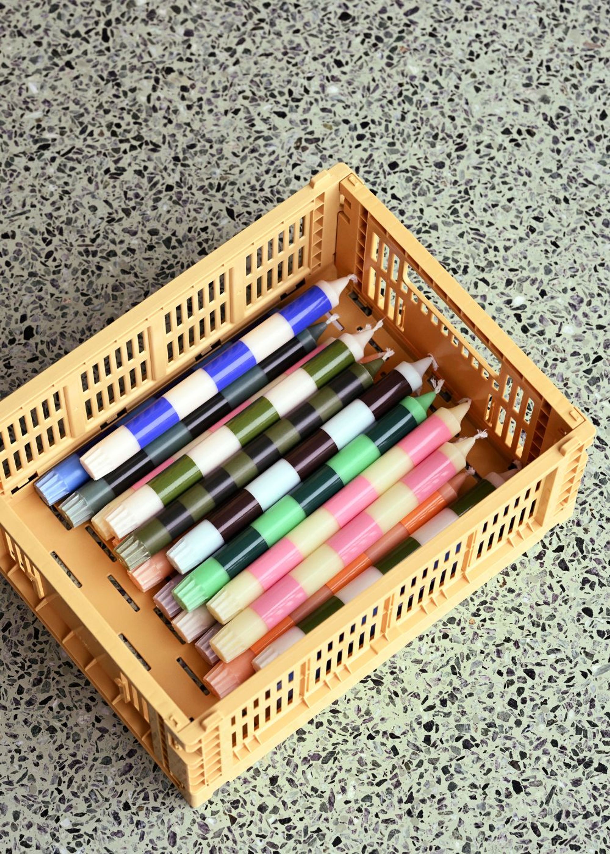 HAY - Svíčky - Stripe Candle - Red & Bordeaux