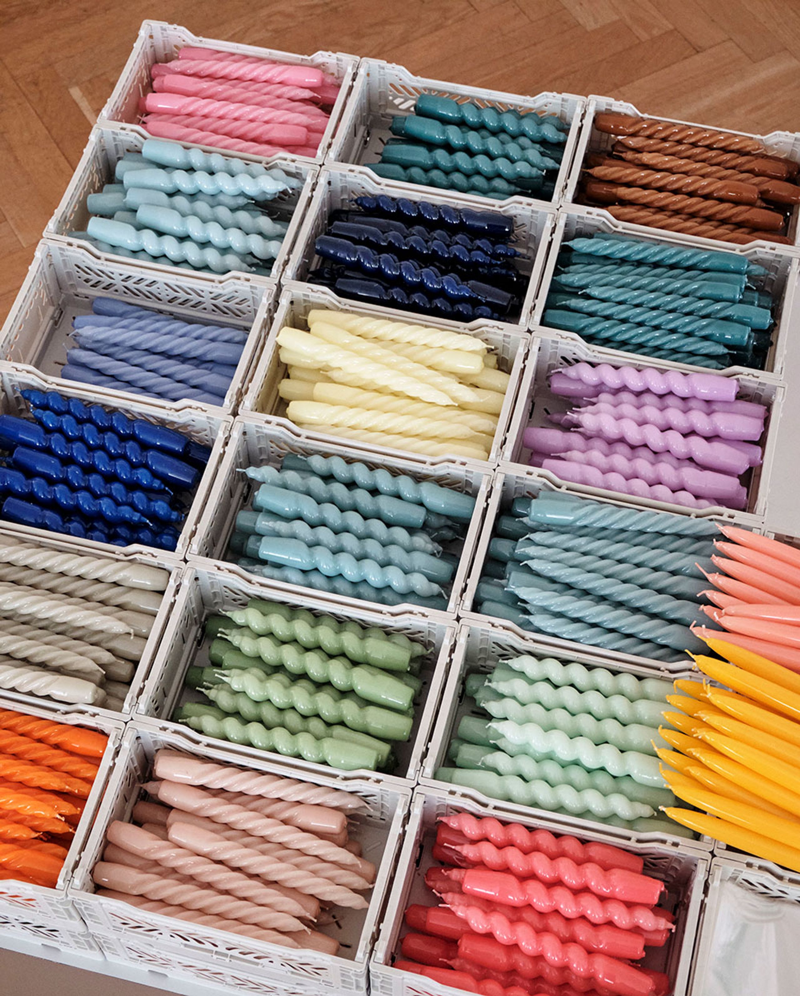 HAY - Świece - Twist Candles / Single - Dark Peach