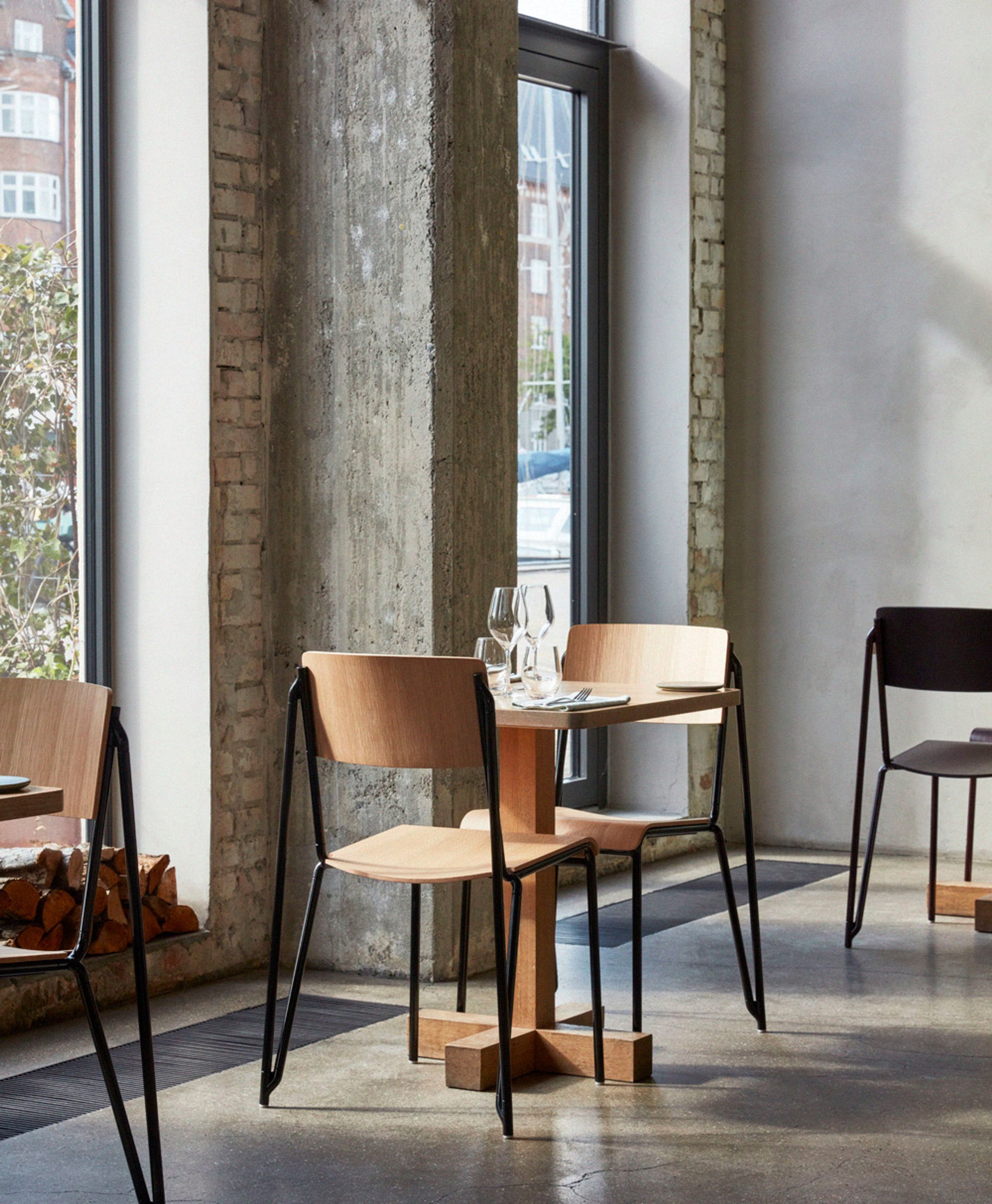 HAY - Chaise - Petit Standard - Black Stained Oak / Black Steel