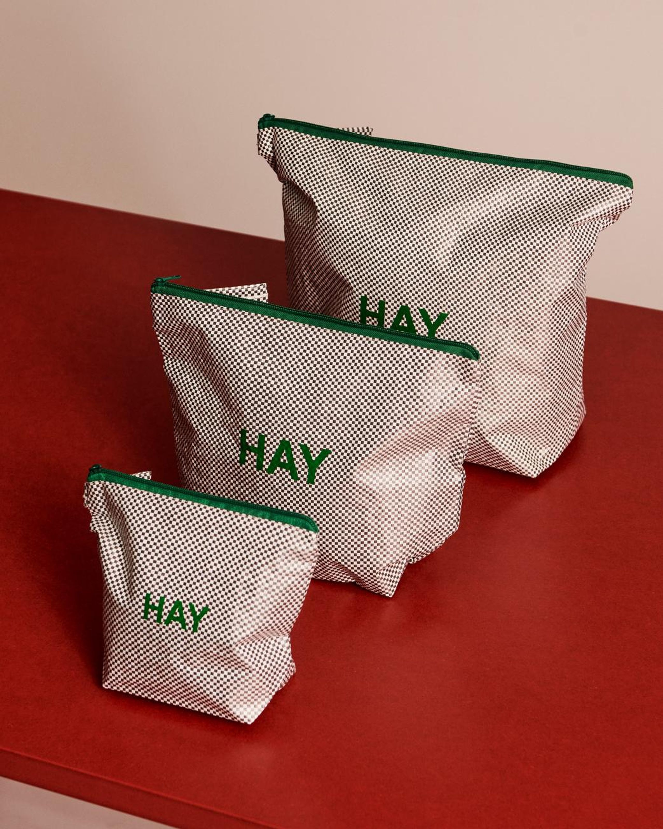 HAY - Torba na toaletę - Candy Mono Wash Bag - Grey - Set of 3