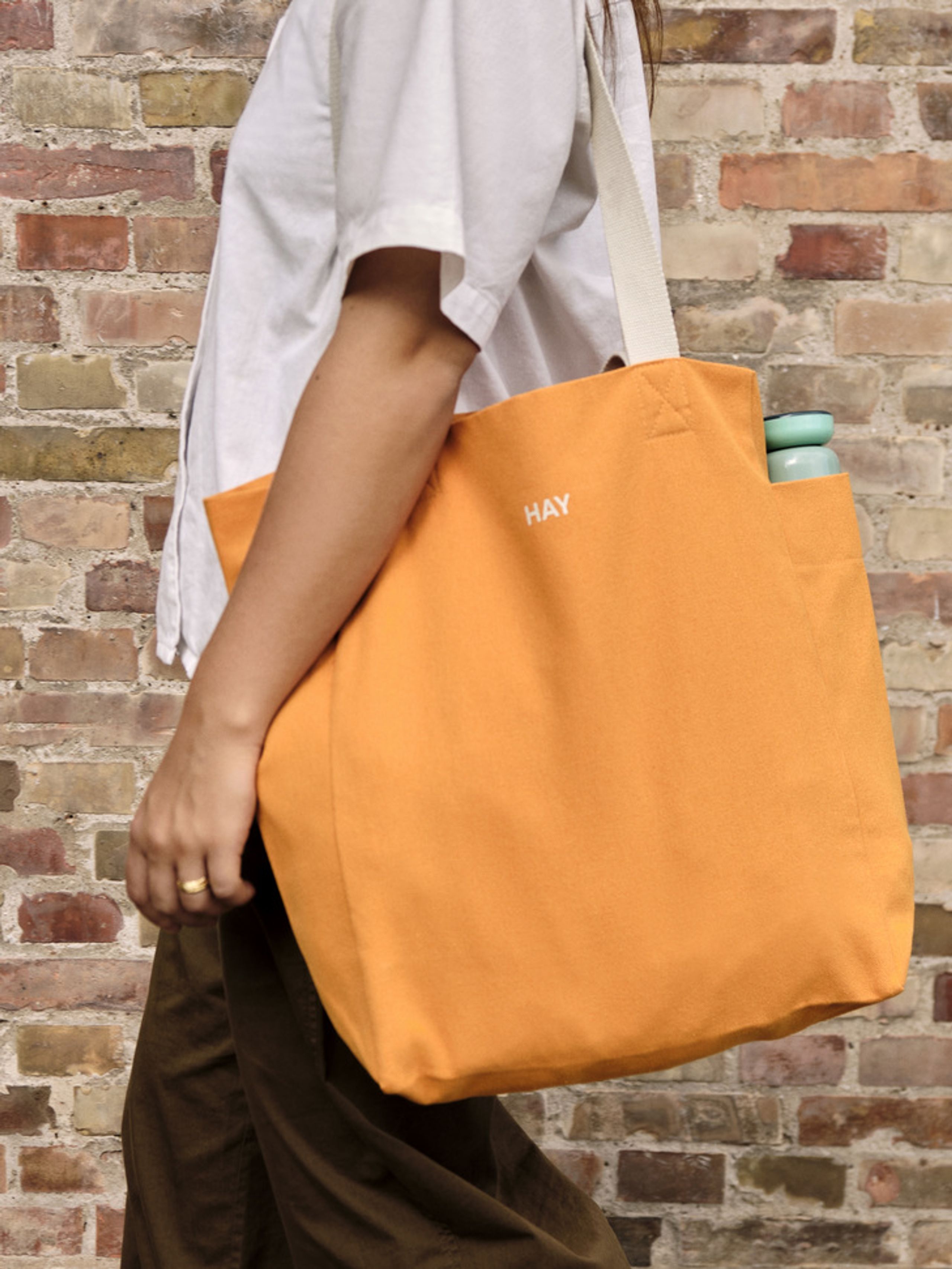 HAY - Tote bag - Everyday Tote Bag - Medium soft yellow