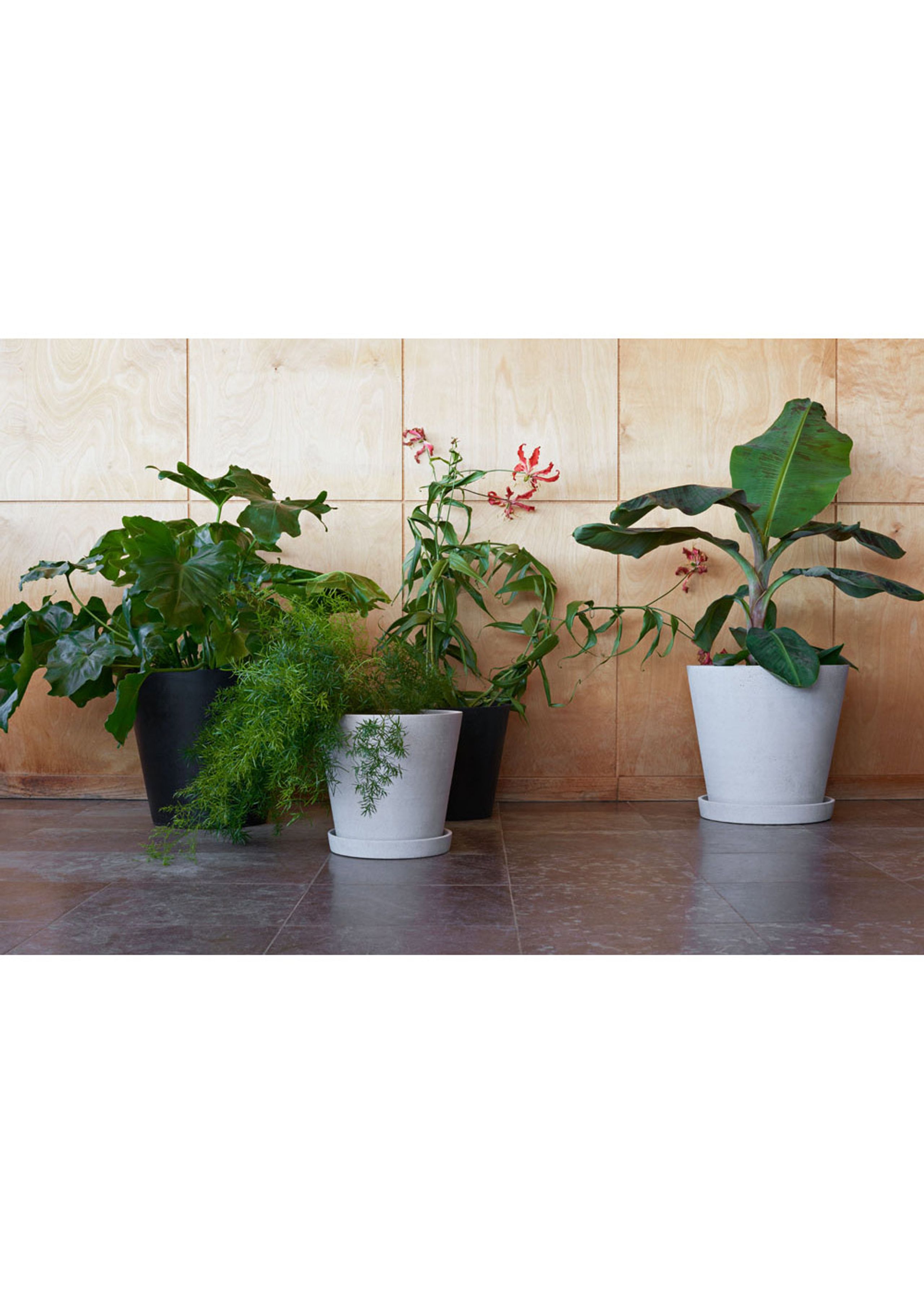 HAY - Urtepotte - Flowerpot with saucer - Sort - XXL