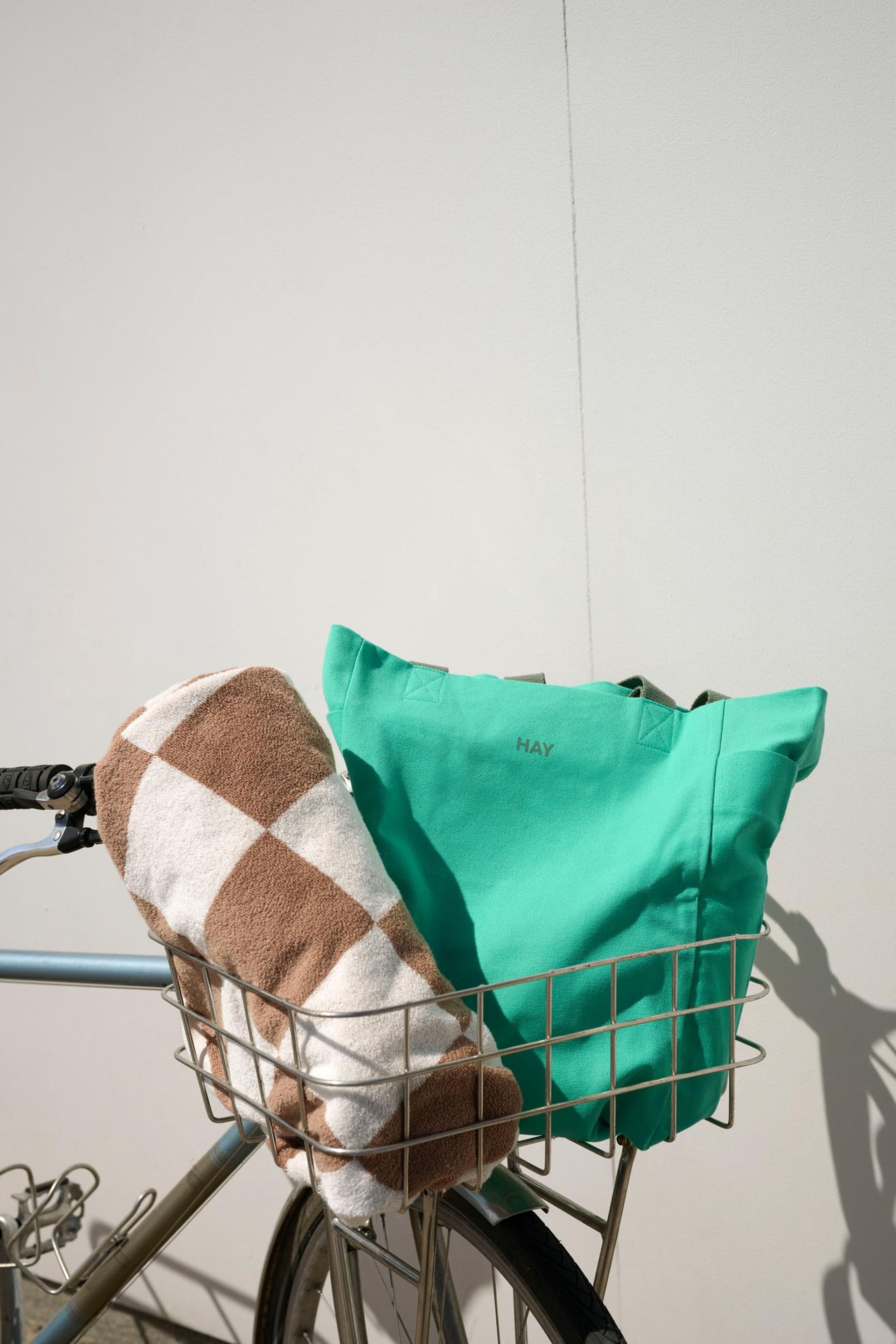 HAY - Alarm clock - Everyday Tote Bag - Aqua
