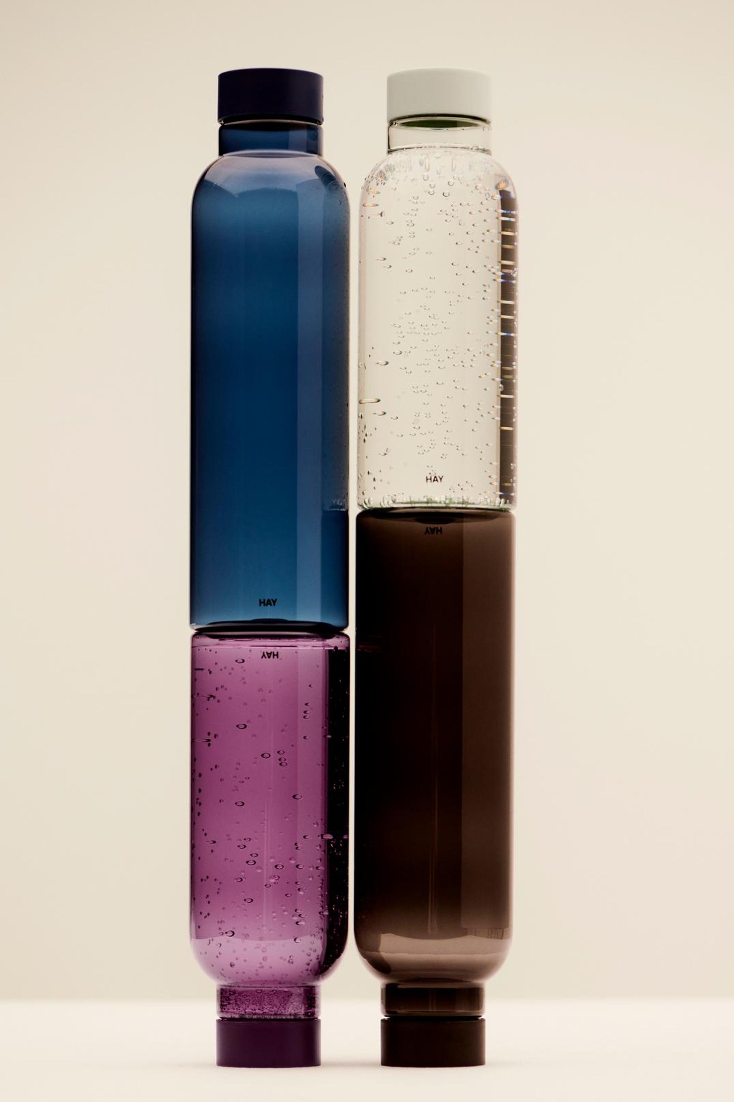 HAY - Airpods Case - Miz Water Bottle - 0,72 litre - Charcoal